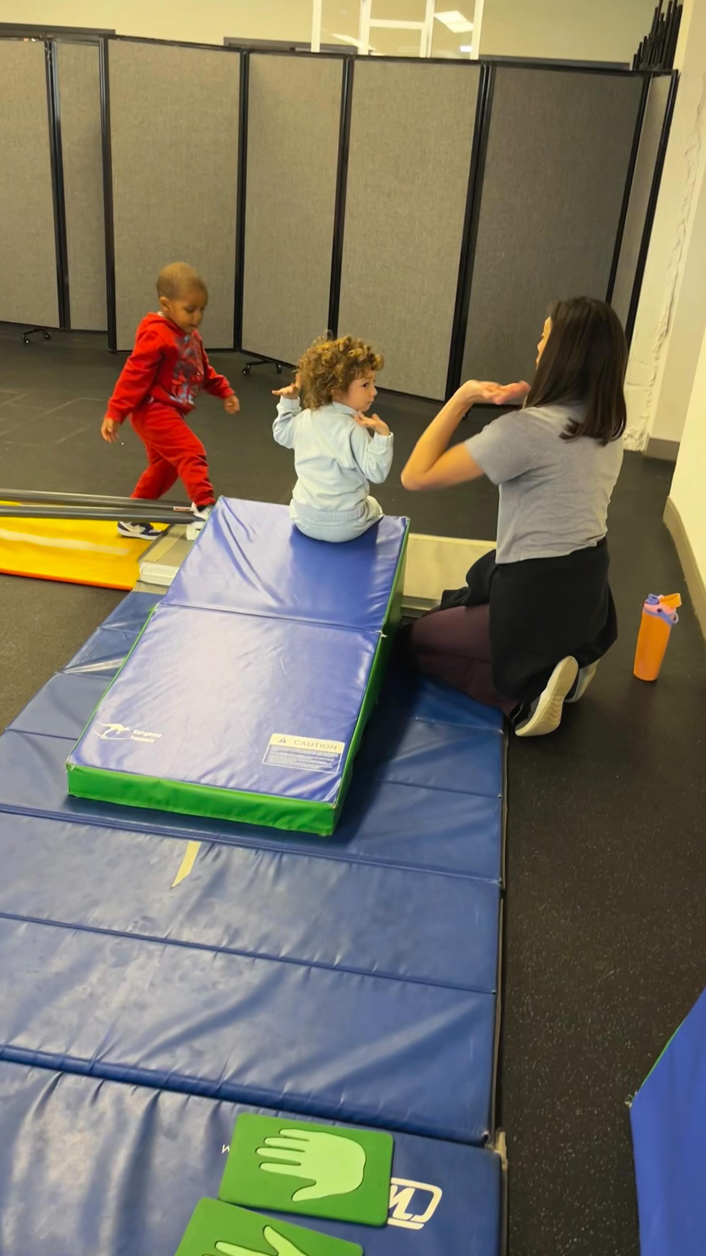 Flip Outs latest collaboration - Little City Montessori 😍. Our coaches are on site every Wednesday sharing our knowledge and love for this great sport. 🤸🏾It has been an amazing opportunity to work with their incredible students & teachers. #littlecitymontessori #flipoutproductions #gymnastics#phillyfamilies ❤️