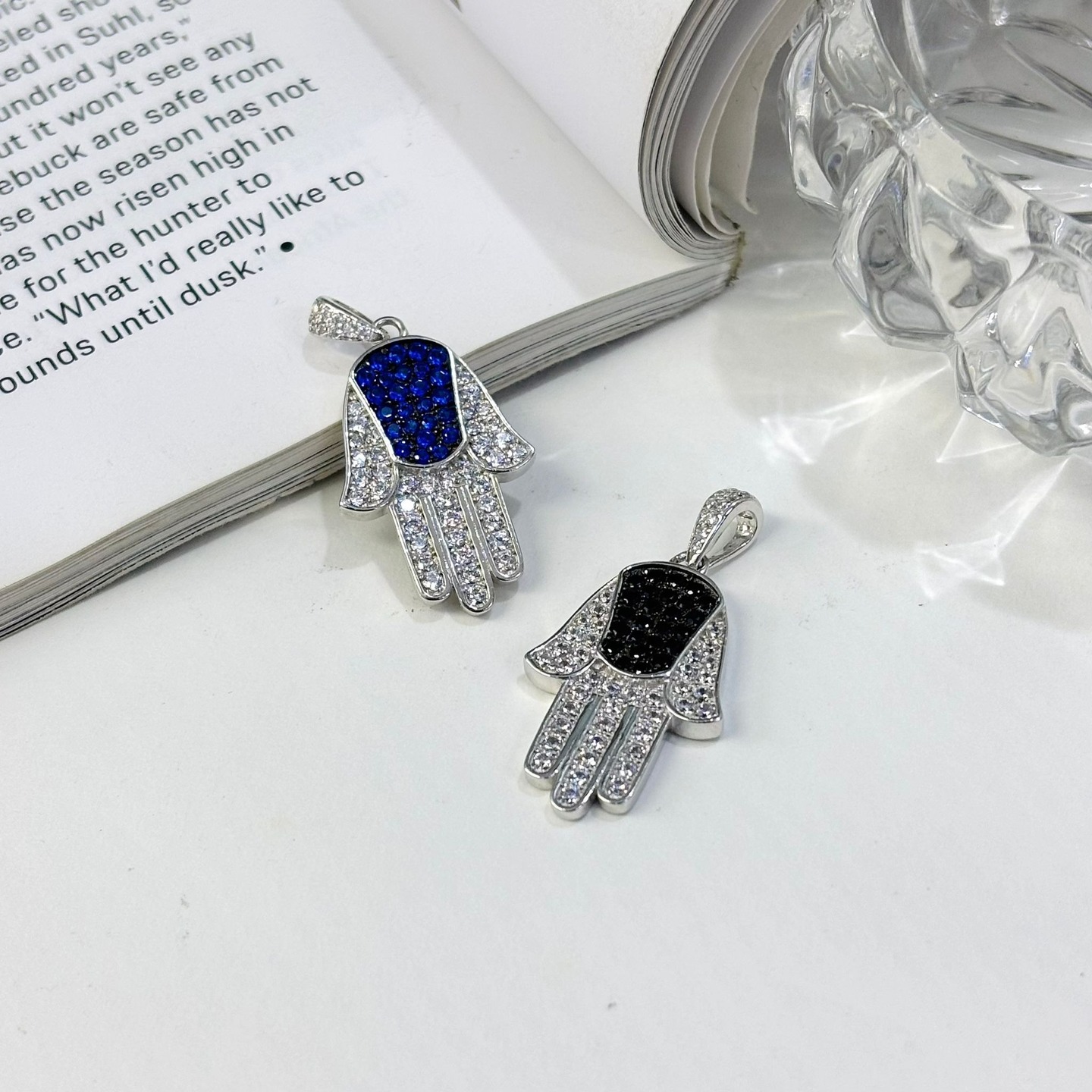 ♡ 925 silver Hamsa pendant.
A bold symbol of protection with a luxurious sparkle. ✨
📱 WhatsApp : +66 63-416-6537
#wholesale #silver925 #jewelrylovers #olybjewelry