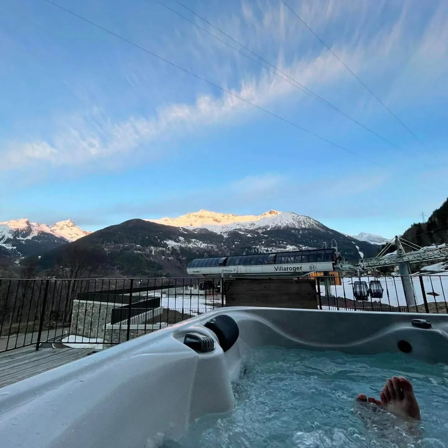After a great day on the slopes there is nothing better than some time spent in the hot tub. #cateredchaletholidays #chaletlejolipre #jacuzzi #lesarcsvillaroger