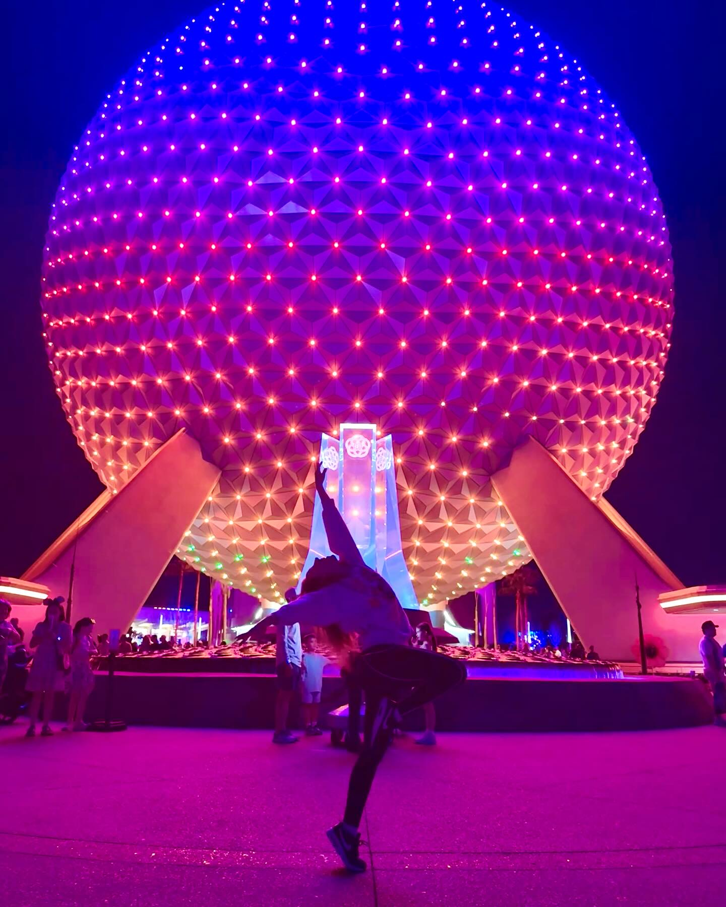 Let’s go…dance around Disney World some more! ✨🏰
#magickingdom #disney #disneyworld #hollywoodstudios #epcot #dancer #dance