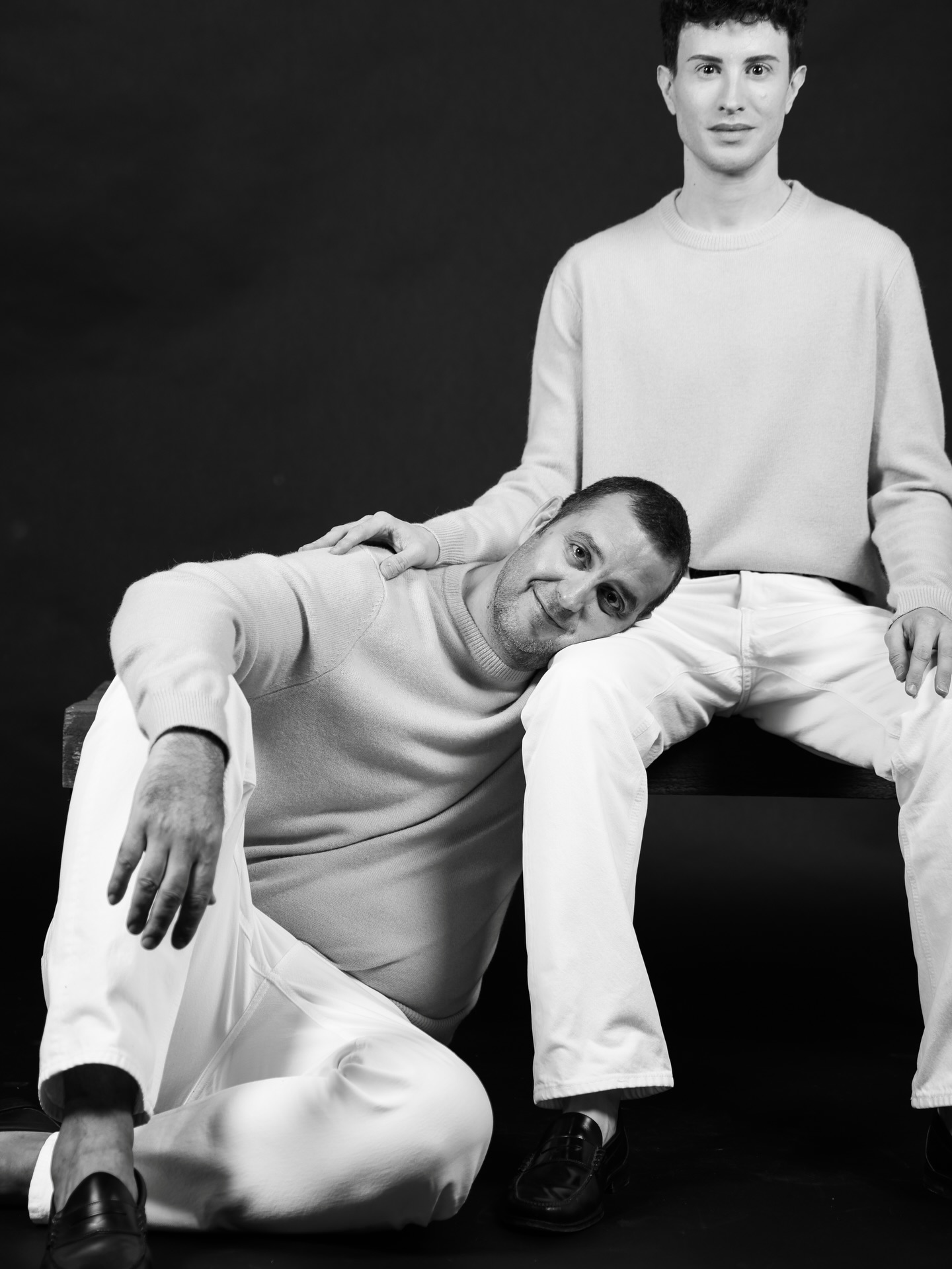 Manu y Raul tienen una casa rural bellísima, un lugar cuidado con mimo y estilo, donde respirar naturaleza y darse un baño a la luz de las estrellas ✨ @lacasonadetorremocha
Gracias @manuelito.jp y @vargis77 por dejarme contar vuestra esencia a través de mi mirada.
#sesiondefotos #sesiondeestudio #sesionfotografica #casarural #sierrademadrid