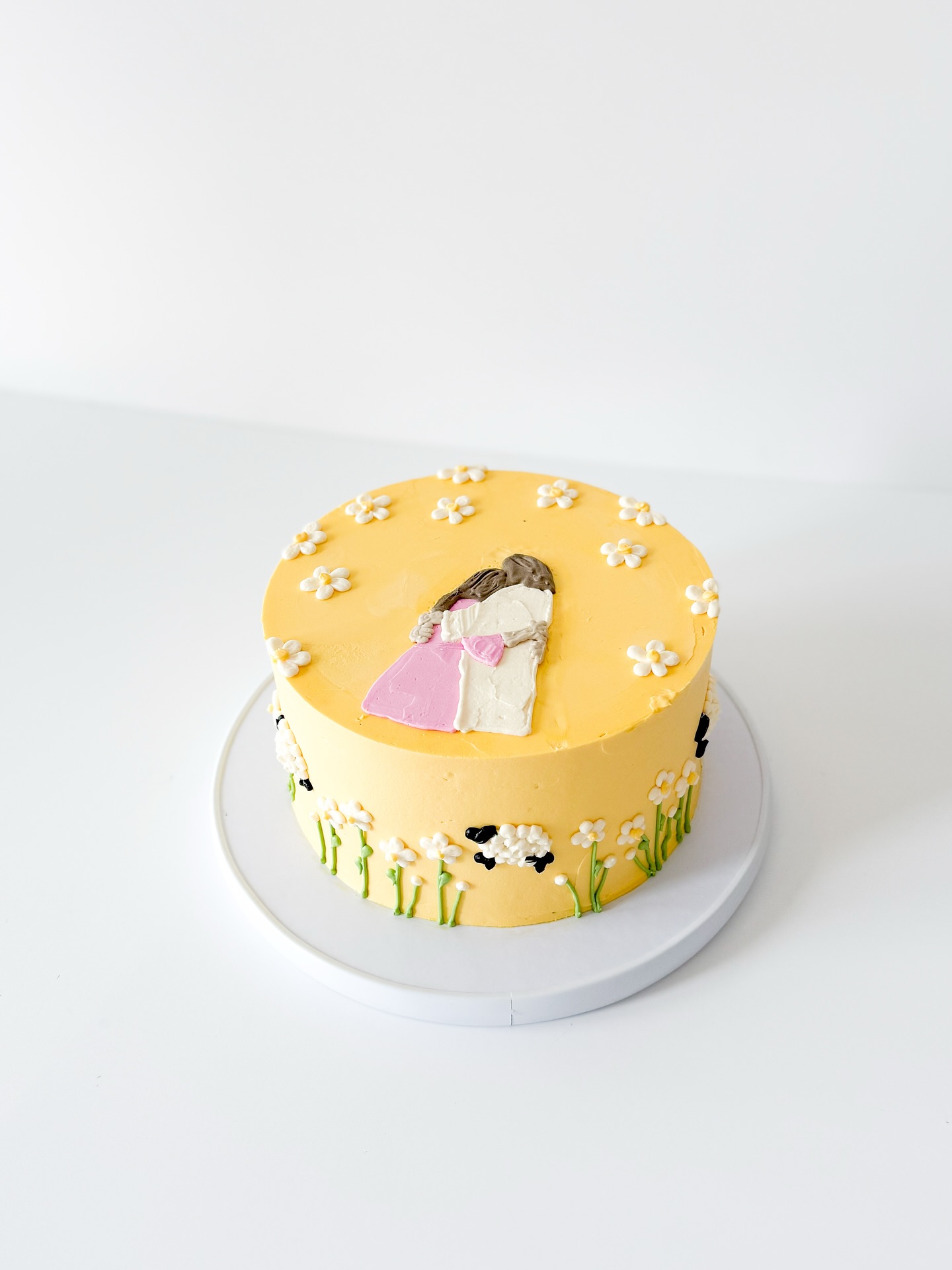 Painting with buttercream 🎨 👩🏻🎨
What would you paint on your cake
#paintingwithbuttercream #flowercake