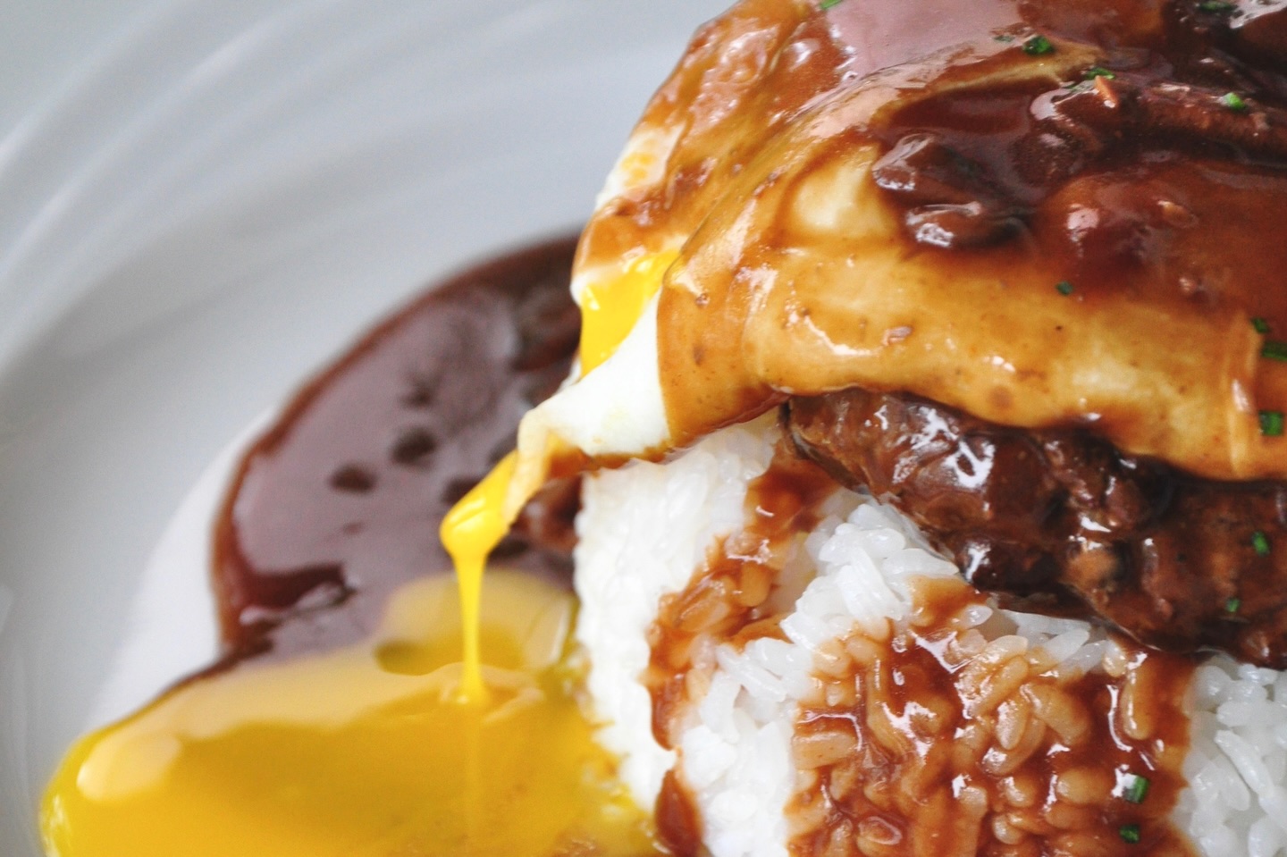 A cup of Maui Coffee @mauiomacoffee and a plate of Maui’s Best Loco Moco @mauicattlecompany are all you need for this weekend.
.
.
.
#sixtytwomarcket #sixtytwomarcketwailuku #62marcket #mauieats #grownonmaui