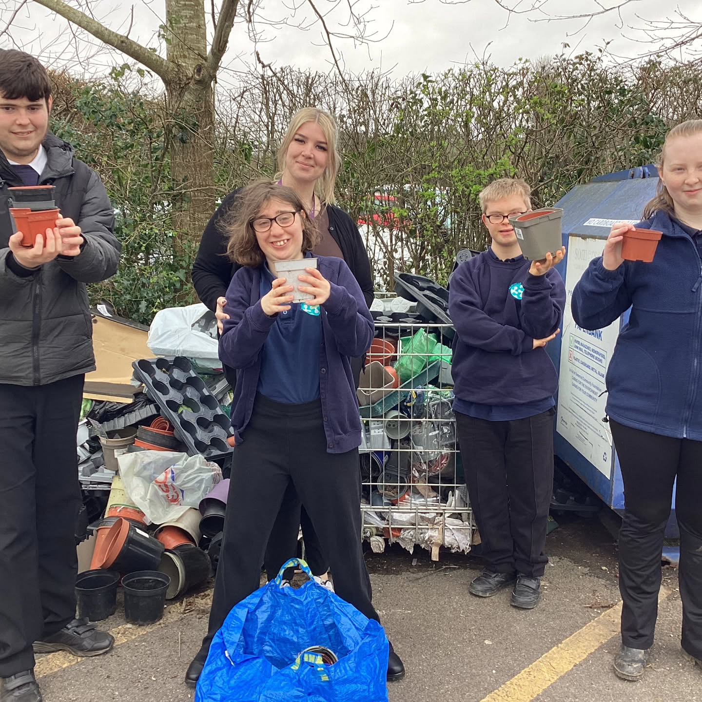 🌻🌻Class 4 have showed amazing teamwork whilst working on their enterprise project this half term. They have collected and cleaned pots, purchased and bagged compost, created artwork, written instructions and packaged their kits beautifully!
Thank you to everyone that has supported this project, the young people are excited to see your sunflowers in the summer. Thanks also go to Marjorie at Sunflowers of Somerset for kindly donating the sunflower seeds.
The whole class team are incredibly proud of the young people for their work on this project. 🌻🌻