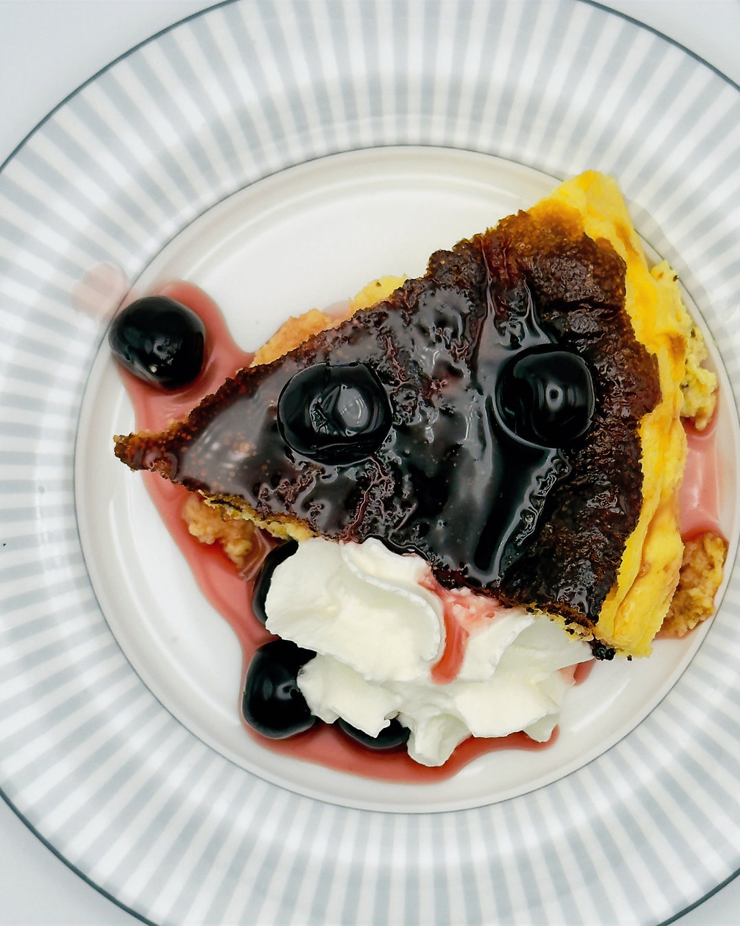 This Basque burnt cheesecake with Amarena cherries is everything: rich, creamy and deeply caramelised. A few simple ingredients, one quick mix, and pure bliss out of the oven. Link in Bio
#BasqueBurntCheesecake #AmarenaCherries #BakingLife #RecipeShare #DessertGoals #InesKitchen