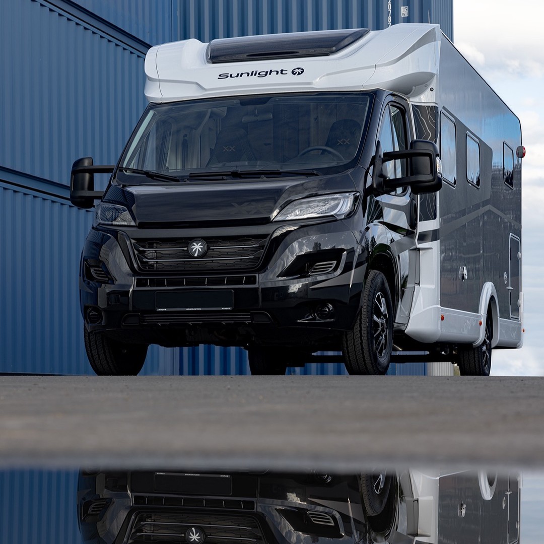 🌟 Découvrez la liberté sans limites avec le nouveau Sunlight XX ! 🌟
Notre nouveau camping-car semi-intégré Sunlight XX est arrivé – votre compagnon idéal pour toutes vos aventures sur quatre roues ! 🚐✨
💡 Points forts :
✅ Design moderne et aérodynamique
✅ Flexibilité maximale pour tous vos voyages
✅ Confort spacieux pour des souvenirs inoubliables
✅ Équipement haut de gamme qui répond à tous vos besoins
Que ce soit sur la route ou en pleine nature, le Sunlight XX vous offre une sensation unique de liberté et d’indépendance. 🌍💨
Préparez-vous à vivre des moments inoubliables et partez à la découverte du monde à votre manière ! 🌅
#SunlightXX #LibertéDeVoyager #Vanlife #AventureEnCampingCar #PassionDuVoyage #VivezLAventure