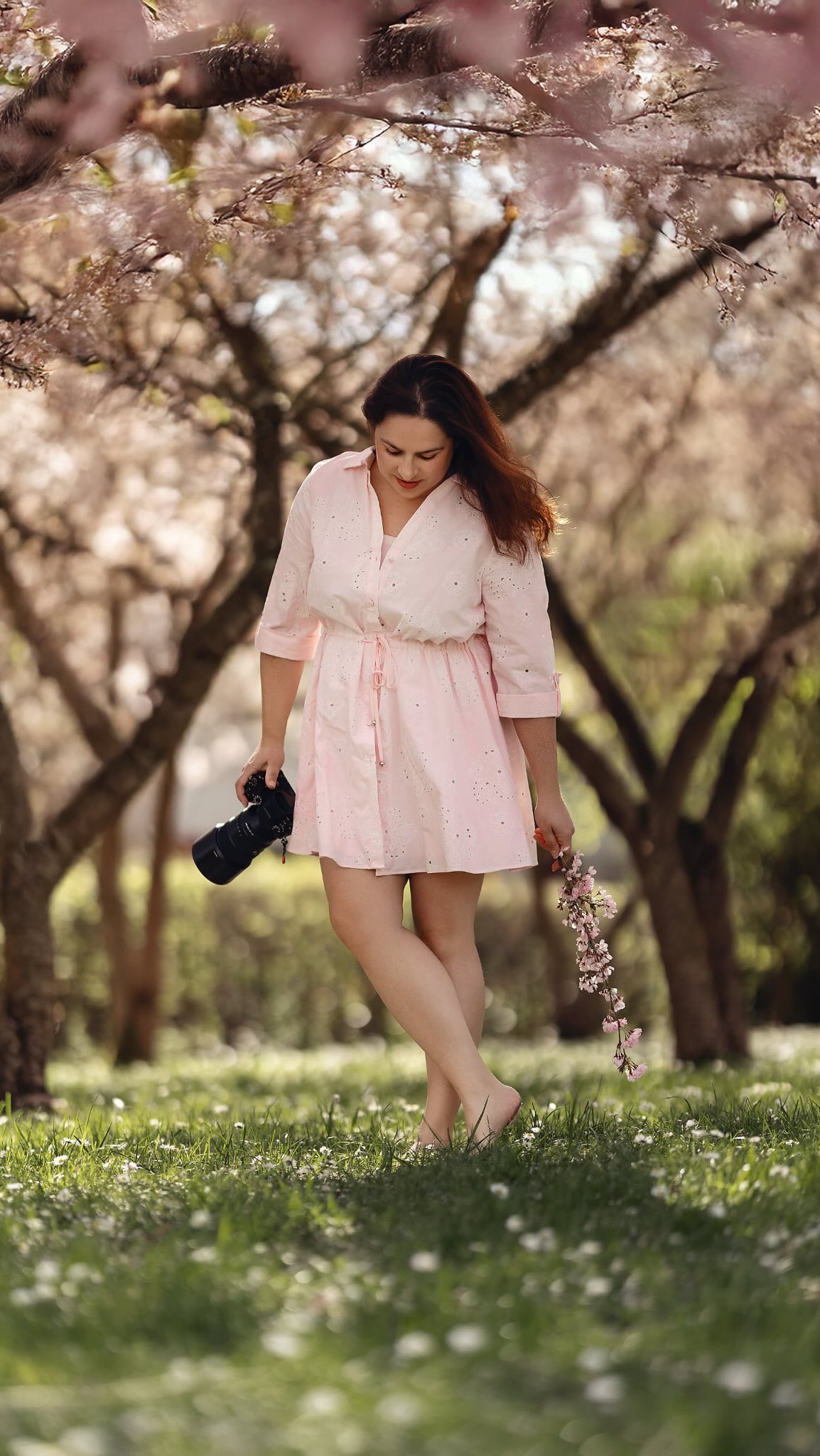 Les fleurs, les abeilles, les oiseaux…
Et cette sensation que tout reprend vie 🌸
C’est exactement ça, les séances en extérieur au printemps.
De la lumière, du mouvement, du vrai.
—
Modèle photo à croquer : @virginiebouyer_photographe
#printemps #seanceexterieur #photographeessonne #lumièrenaturelle
