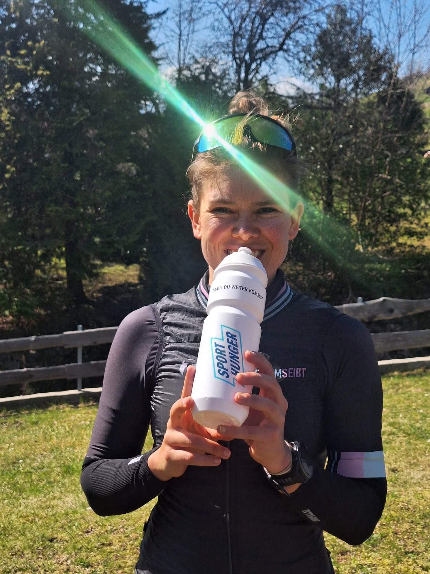 @sporthunger.de Always.
Running empty? Never.
Season is coming close. Make sure to test your fueling in training to have your race strategy set.
(By the way: you should always fuel your training 😉)
Sporthunger’s got it all — keeping me fueled with everything I need. Also always new products or brands worth trying.
Forgot to order before race day? They're still faster than your panic. For real.
Maurten bar chocolate is quite an addiction 🥹.
Currently my go to brands @maurten_official @pacemakernutrition @bixhydration.de.at @sunn.fuelingarts