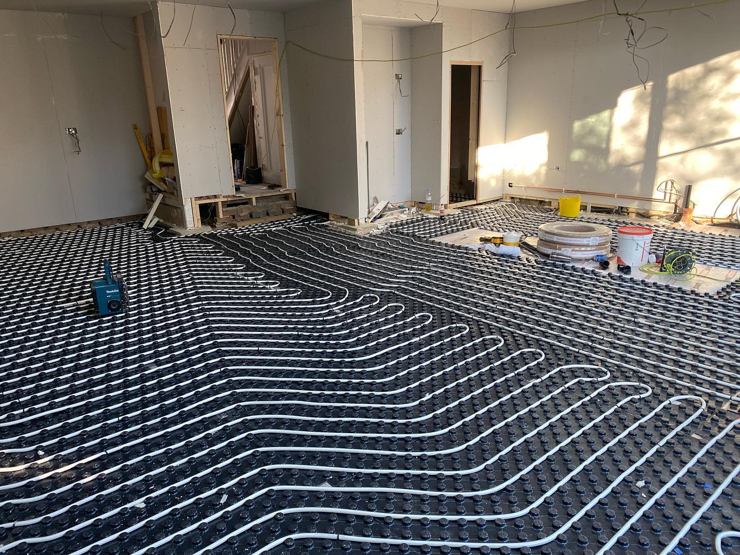 Some underfloor Heating completed in the kitchen area! 🔥 @angelosnicola @dimitri.treppides #plumbingfittings #work #gas #underfloorheating #plumbinguk #bathtoom #kitchen