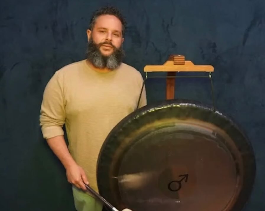 “Practice any art...music, singing, dancing, acting, drawing, painting, sculpture, poetry, fiction, essays, money and fame but to experie or becoming. To gend out what’s inside you, to make your soul grow.”
@winterfreshmusic @grkdini