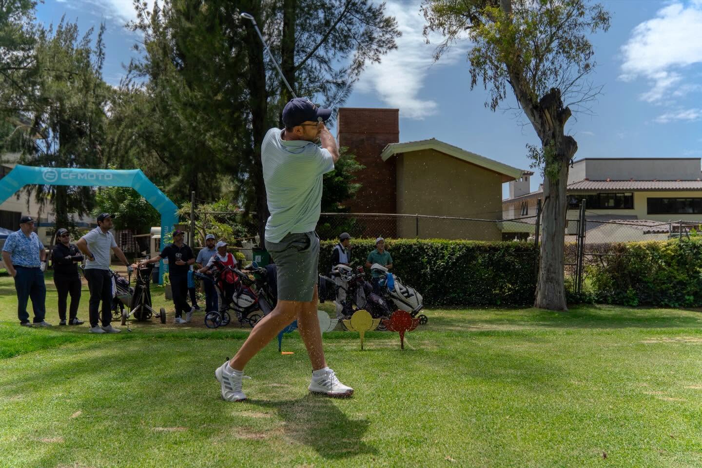 ⛳️✨ El momento clave comienza a sentirse.
El turno vespertino del Día 2 del 38° Torneo Benito Juárez eleva la exigencia: precisión, temple y decisiones que pesan en cada golpe 🏌️♂️💥
Aquí cada detalle cuenta… y el margen es mínimo. 👀
Las Fuentes no perdona. 💯
#TorneoLasFuentes #Día2 #GolfMéxico #AltoNivel #LasFuentes