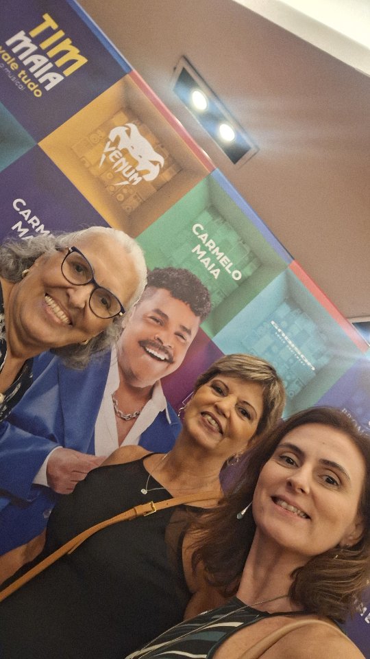 Celebrando a obra de Tim Maia, uma das maiores vozes e ouvidos do Brasil. Sempre na companhia das minhas parceiras de musical @crisayalapsicologa e @amorim_thereza
Fazer Tim Maia definitivamente não é para qq um e Thor Junior está simplesmente perfeito. Super indico o musical @valetudotimmaia. Saímos do show dançando, cantando, com pena de ter acabado.