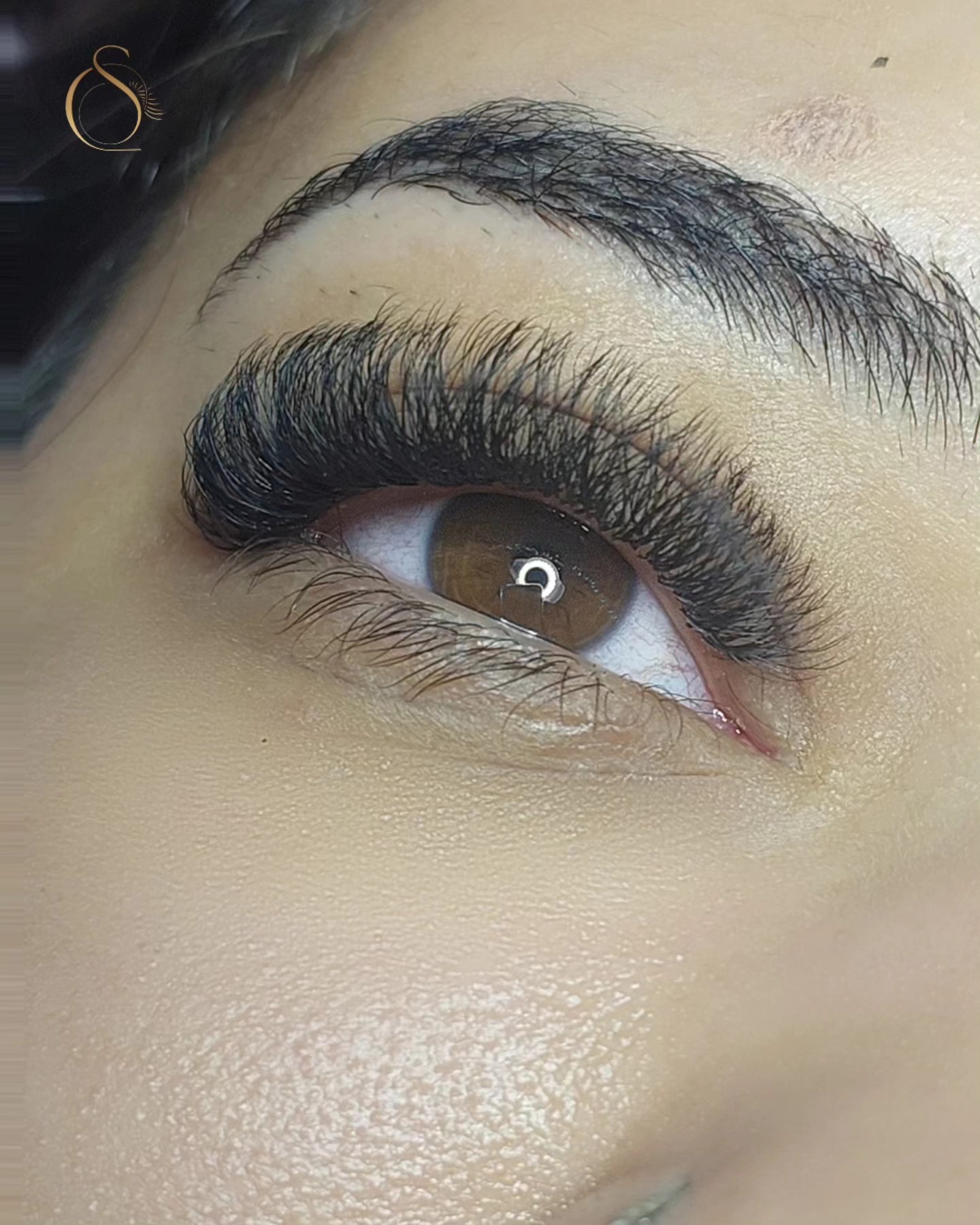 Volume Fashion ✨
Um olhar que fala por si.
Essa técnica é a minha assinatura — desenvolvida para quem ama sofisticação com leveza.
✔️ Curvatura única
✔️ Volume na medida certa
✔️ Design elegante e personalizado
Você só encontra esse resultado aqui.
💬 Me conta nos comentários:
#VolumeFashion#ExtensãoDeCílios #CíliosDeLuxo #OlharDeImpacto #CíliosPerfeitos #DesignDeOlhar #BelezaComElegância