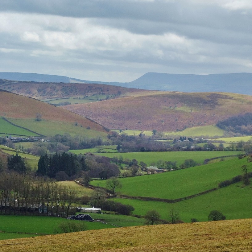 Yes, we're in glorious Mid Wales. Well, just across the border from Herefordshire, looking east from the River Arrow source, one of the Wye's sub-tributaries. If you're wondering, that's Hay Bluff, 13 KM away. It's always a treat to catch the Blacks from a different angle. Epic, I'd say. #haybluff #midwales #waleswalking #walking #ramble #rambling #hills