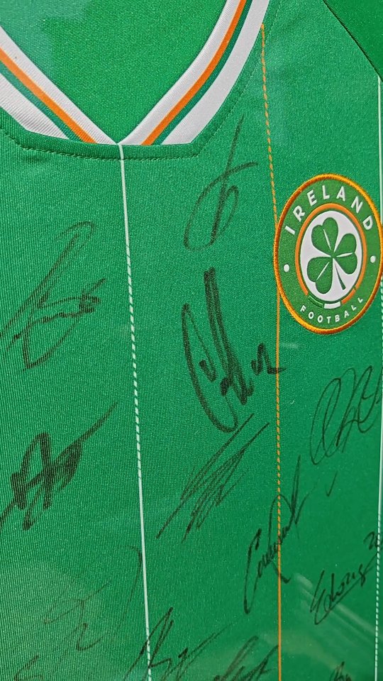 Match week 🇮🇪
Ireland take on Czechia this Thursday…and you could be wearing this.
🎟 WIN a signed Ireland jersey
All in support of Eve’s Dream to Walk 💛
Link in bio.
#irishfootball #irelandjersey #coybig #irelandvsczechia #irelandsquad