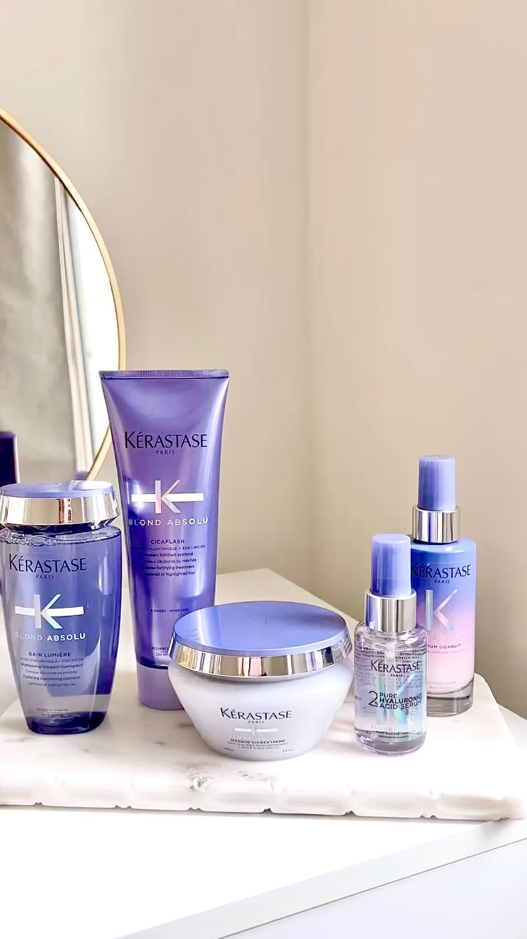 Unbox your glow ✨ The Blond Absolu ritual hydrates, strengthens, and revives blonde hair from root to tip 💜
#KerastaseQatar #BlondAbsolu #BeautyBoxQatar #HairCareQatar #HydratingHairCare