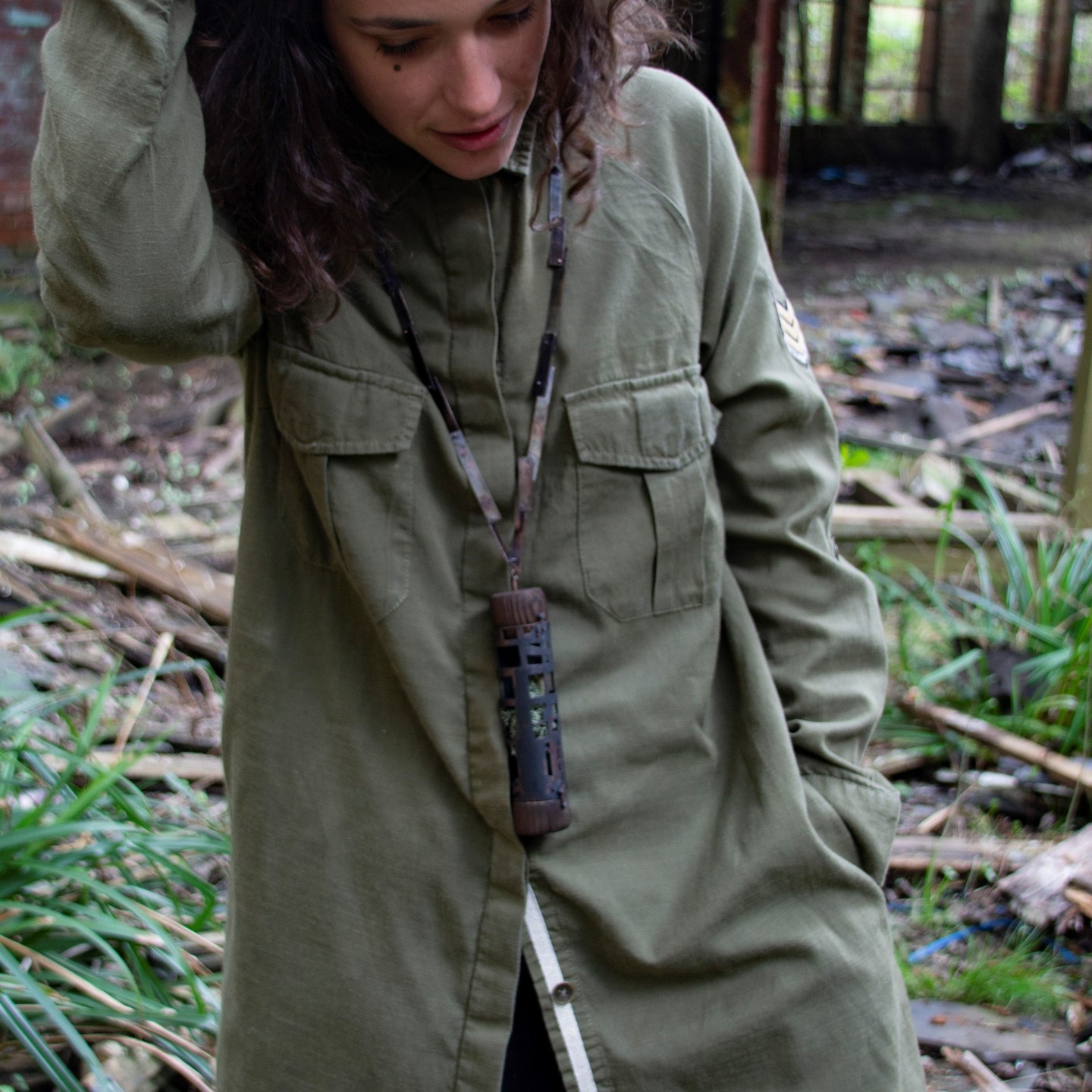 The Capsule Pendant from the Fragments with a future collection.
Can be filled with plants and materials found at the site, leaving your hands free for exploring.
#urbex #urbanexploring #decay #rust #rusty #abandoned #contemporaryjewellery #jewellerydesign #jewellery #jewelery #schmuck #bijoux #joalheria #joyeria #joyeriacontemporanea #msoapdc #ND23 #designgraduate #NewDesigners2023 #designworld #designtalent #ComingtoND #designstudent #designinspiration #contemporarydesign #NewDesigners #craft #contemporarycraft @msoa_craft @mcrschart.design @mcrschart