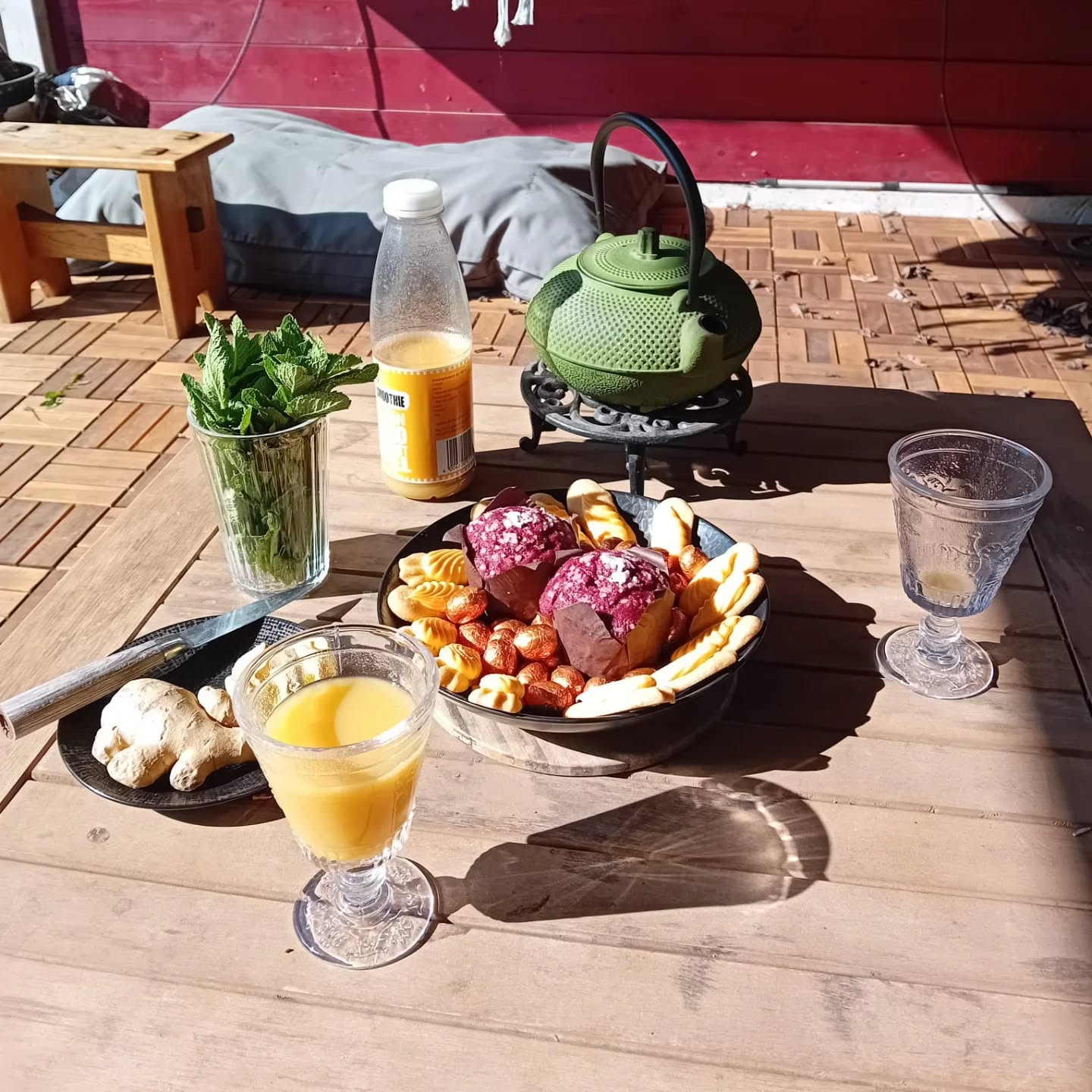 Such a lovely sunday afternoon with a surprise High-Tea with Le Mother ❤️
#springhassprung #hightea