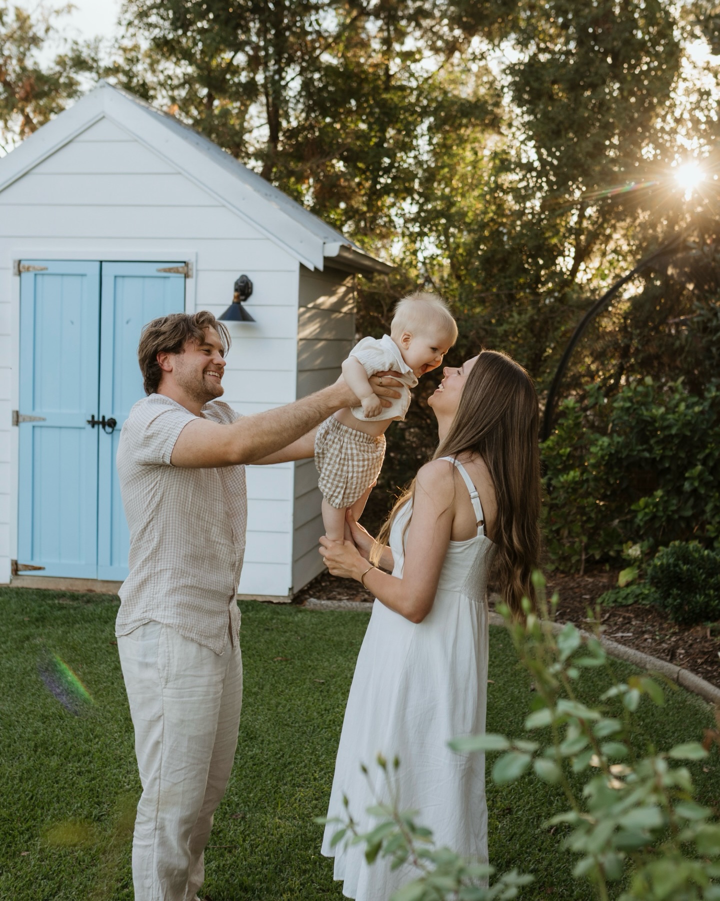There is just something about sessions like this… the light, the space, the way a family just settles into each other 🥺
Finn absolutely stole the show with that wild blonde hair and those big blue eyes.
And while these look like a dream (because they are), like most babies… he had his moments too 😂
Swipe to the end for the most heartbreakingly cute little sad face you’ve ever seen.
But honestly, this is exactly why I love what I do.
It’s not about perfectly behaved kids or everyone smiling the whole time.
It’s about this… the cuddles, the laughter, the chaos, the in-between moments that feel like your real life.
These are the photos that mean something later.
Still riding a high from this one ✨
Thank you for trusting me with your memories.
Captured in the beautiful gardens at @moderncountryestate 🤍