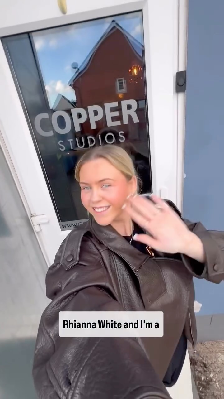 ✨SPEND AN EVENING WITH ME - SINGING TEACHER EDITION✨
Hello everyone my names Rhianna White and I’m a singing teacher here at Copper Studios. I started doing 1-1 private singing lessons with these students back in January and the progress has been amazing! It’s all about technique , confidence , performing and most importantly enjoying singing! 🔥
Hope you enjoy :)
@rwhitecreative
#musicaltheatre #singing #musicals #performingarts #copperstudios