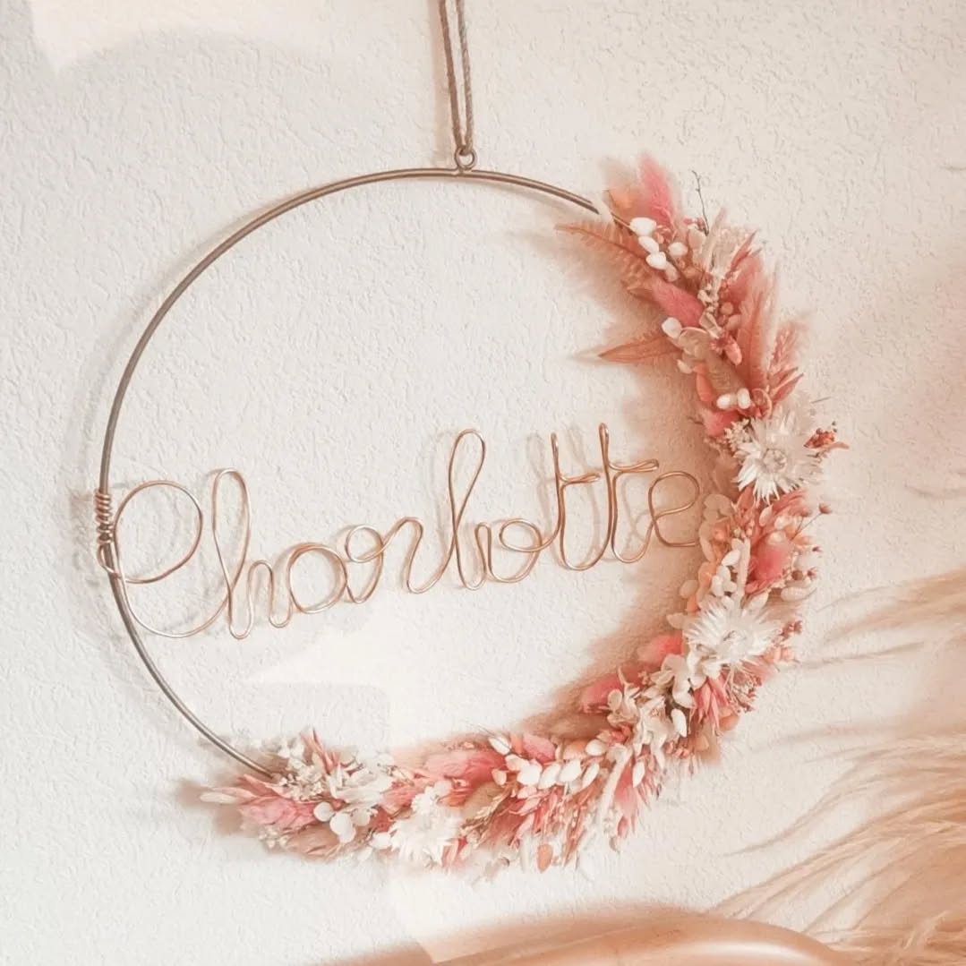 Jolie couronne de fleurs séchées pour la chambre d'une petite Charlotte 🌸🌸🌸
Merci aux parents pour la confiance et pour le joli mot reçu 🫶🌸🩷 adorable... 🫶
Couleur toute douce 🩷
J'ADORE 🌸 ET TOI ?
#couronnefleurssechee#couronne#fleurssechees#couronnepersonnalisee#fleuriste#fleuristevaud#fleuristesuisse#creatricesuisse#vaud#valais#fribourg#neuchatel#fribourg#berne#tessin#driedflowers#fleursechee#deco#decochambre#decoaddict#decobebe#chambredenfant#baby#suisse#creatrice#fleurs#ideecadeau#ideecadeaunaissance#