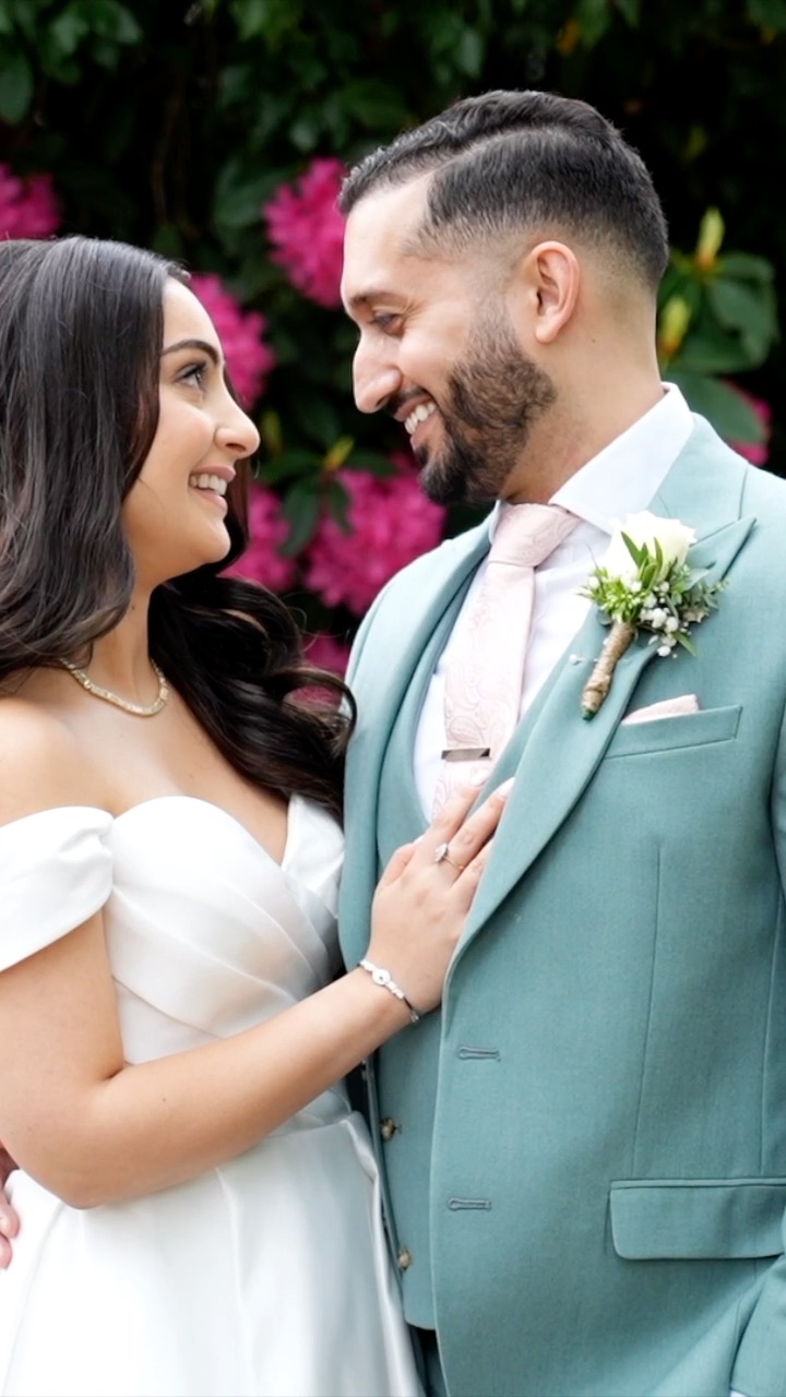 It took 15+ suppliers to bring this wedding to life… 🤯👇
Planner: @array_events_
Photography: @edpereiraphoto
Videography: @andreiweddings
Venue: @wokefieldweddings @deverewokefieldestate
Catering: @spicevillageofficial
Flowers: @theflowershack_uk
DJ: @musicalmovements
Makeup: @tanyamann.mua
Hair: @akshaykumarhairstylist
And many more incredible people behind the scenes 🙌 #andreiweddings #deverewokefieldweddings