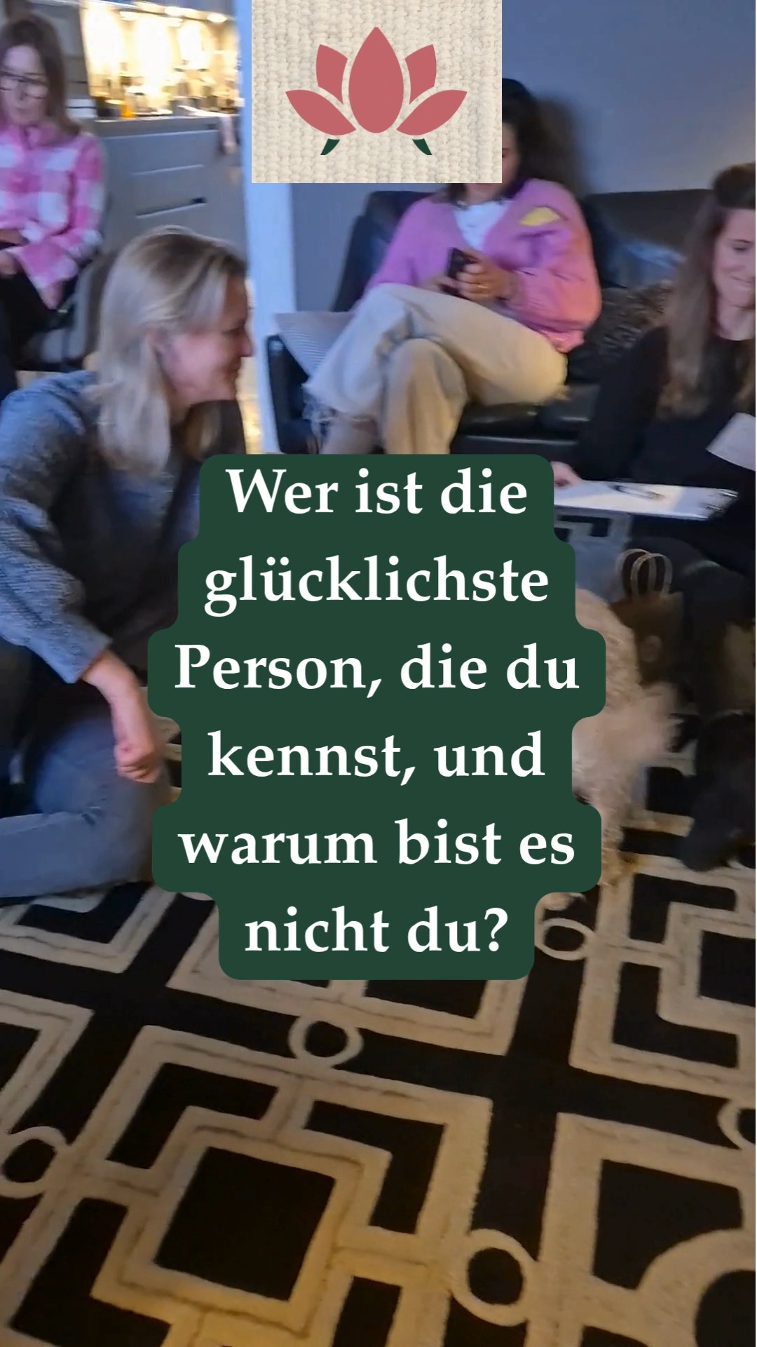 Eigentlich ist alles okay.
Job läuft. Leben läuft. Umfeld läuft.
Und trotzdem ist da manchmal dieses Gefühl, dass da noch mehr sein müsste.
Genau darum geht es bei diesem Abend.
Gemeinsam mit deinen Freund*innen richtet ihr den Blick nach vorne:
Was gibt euch wirklich Energie?
Was wollt ihr mehr in eurem Leben?
Und was darf vielleicht auch gehen?
Es geht nicht darum, alles zu verändern.
Sondern darum, wieder klarer zu sehen, was euch wirklich wichtig ist
und den nächsten Schritt nicht alleine zu gehen.
Am Ende geht jede mit mehr Orientierung nach Hause.
Und mit einem Gefühl von: Ich weiß, wo ich anfangen will.
🛋️🌺 Für alle, die als Gruppe zusammen wachsen wollen: Ab aufs Sofa.
Bloomita Session: Das Leben, das ihr eigentlich wollt.
Link in Bio.