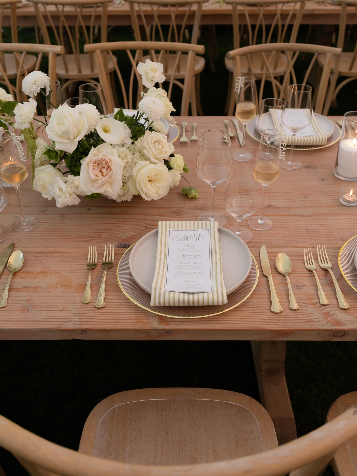 It’s giving effortless… but we know better. 😉
PICKS: Acre tables, Netta bar, Acre Sweetheart Table, Connick Bar + Pillars, Denning bar back (in green), Dormer Sofa + Chairs, Leven sofa + chairs