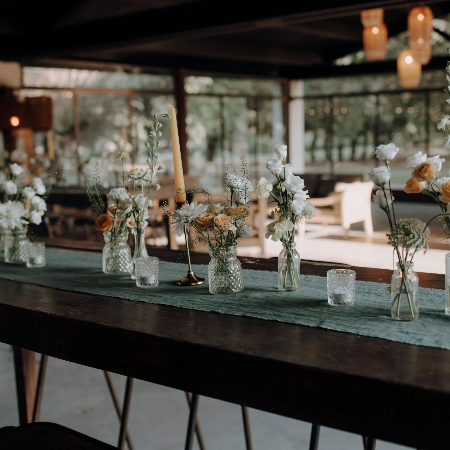 🌻 Y & J 🌻
05.08.2025
Des fleurs qui laissent la lumière faire le reste en Provence 🌿
@lesdomainesdepatras
@pistouetromarintraiteur
@caravanepalace_events
#fleuriste #mariageenprovence #weddingprovence #weddingsouthoffrance #weddingflowers