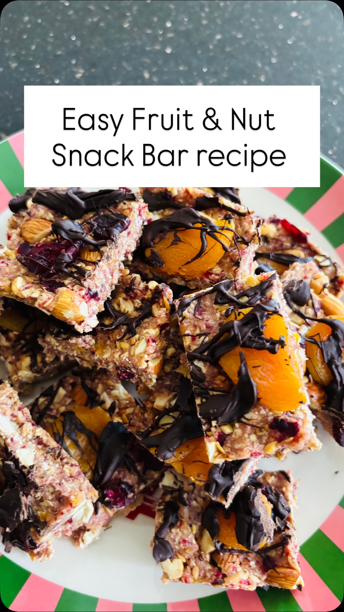 🧡💚🤎 𝐑𝐞𝐜𝐢𝐩𝐞 𝐟𝐨𝐫 𝐧𝐨 𝐛𝐚𝐤𝐞 𝐡𝐢𝐠𝐡 𝐟𝐢𝐛𝐫𝐞 𝐟𝐫𝐮𝐢𝐭 𝐚𝐧𝐝 𝐧𝐮𝐭 𝐬𝐧𝐚𝐜𝐤 𝐛𝐚𝐫𝐬 - (recipe 100% belongs to @nicsnutrition)
🧡 Perfect for the whole family: lunchboxes, a mid morning snack, mid afternoon pick me up or a post dinner sweet snack.
🤎These bars are high in fibre, contain heart healthy fats as well as antioxidants and are rich in plant foods!!
💚 Super easy (if you have a food processor that works and does not leak- which happened to me mid whizzing)
Ingredients
180g dried apricots (+ extra for the top)
80g dried cranberries (+ extra for the top)
160g oats
3 tablespoons maple syrup
40g melted butter
30g coconut oil, melted
50g walnuts (I used mixed nuts)
50g almonds
20g pumpkin seeds
20g flaxseeds (I used mixed seeds)
50g dark chocolate (for drizzling)
Method
1. Blend the apricots, cranberries, maple syrup, coconut oil, and melted butter in a food processor.
2. Add the oats and blend until a dough forms.
3. Roughly chop the walnuts and almonds, then mix them into the dough along with the pumpkin seeds and flaxseeds.
4. Line a tray with greaseproof paper and press the mixture firmly into the tray. Decorate with the extra apricots and cranberries.
5. Melt the dark chocolate and drizzle over the mixture.
6. Pop in the freezer for about 1 hour before cutting into bars.
💚 Store in the fridge, or if you want to keep for longer you could store in the freezer.
🧡 Save this recipe, try it, and let me know how you get on!
Thank you @nicsnutrition for the deliciousness
#snackideas #menopausedietitian #perimenopausesupport