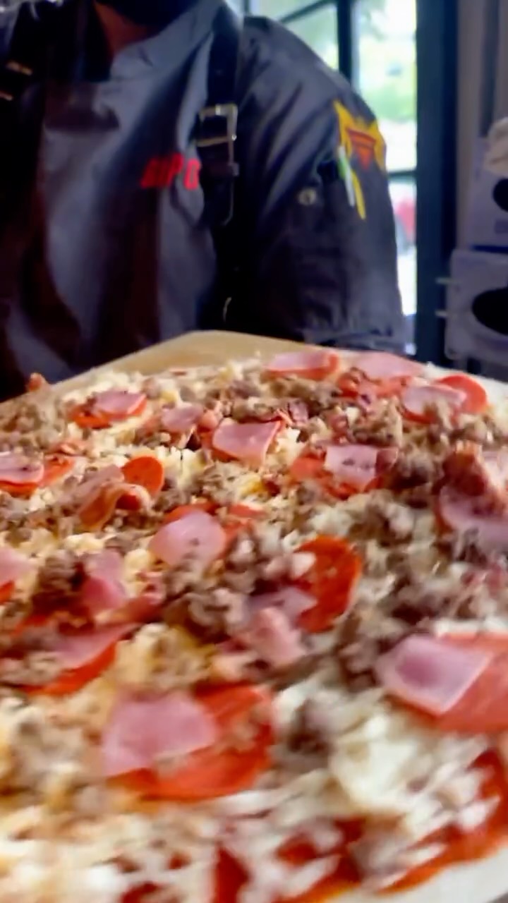 Stacked, loaded, and unapologetically meaty ๐๐ฅ Mucho Meato brings together all your favorites in one pizza that hits big every time.
Order now โ gapc.co
.
.
.
#greenvilleavenuepizzacompany #gapco #DallasTexas #PizzaSlayer #PizzaCompany