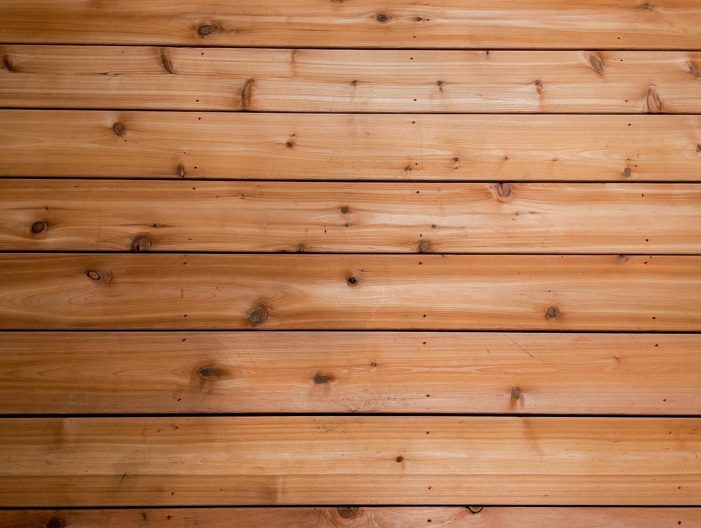 Check out this stunning Red Cedar Deck!🌲
Red cedar wood, including Eastern Red Cedar (Juniperus virginiana) and Western Red Cedar (Thuja plicata), boasts a rich reddish-brown hue, from light pink to dark brown, and a sweet, spicy scent that repels moths—making it perfect for closets and chests. Highly durable and decay-resistant, it’s ideal for decking, siding, and fences. Despite its durability, red cedar is lightweight and easy to work with. Red cedar is sustainably harvested and helps reduce greenhouse gases. Indigenous peoples of the Pacific Northwest have used red cedar for centuries to craft canoes and totem poles.
#RedCedar #WoodWorking #carpentry #eastcoastcarpentry #coastalliving #decksofinstagram #natrual #woodgrain #EcoFriendly #NaturalBeauty #Craftsmanship #SustainableLiving