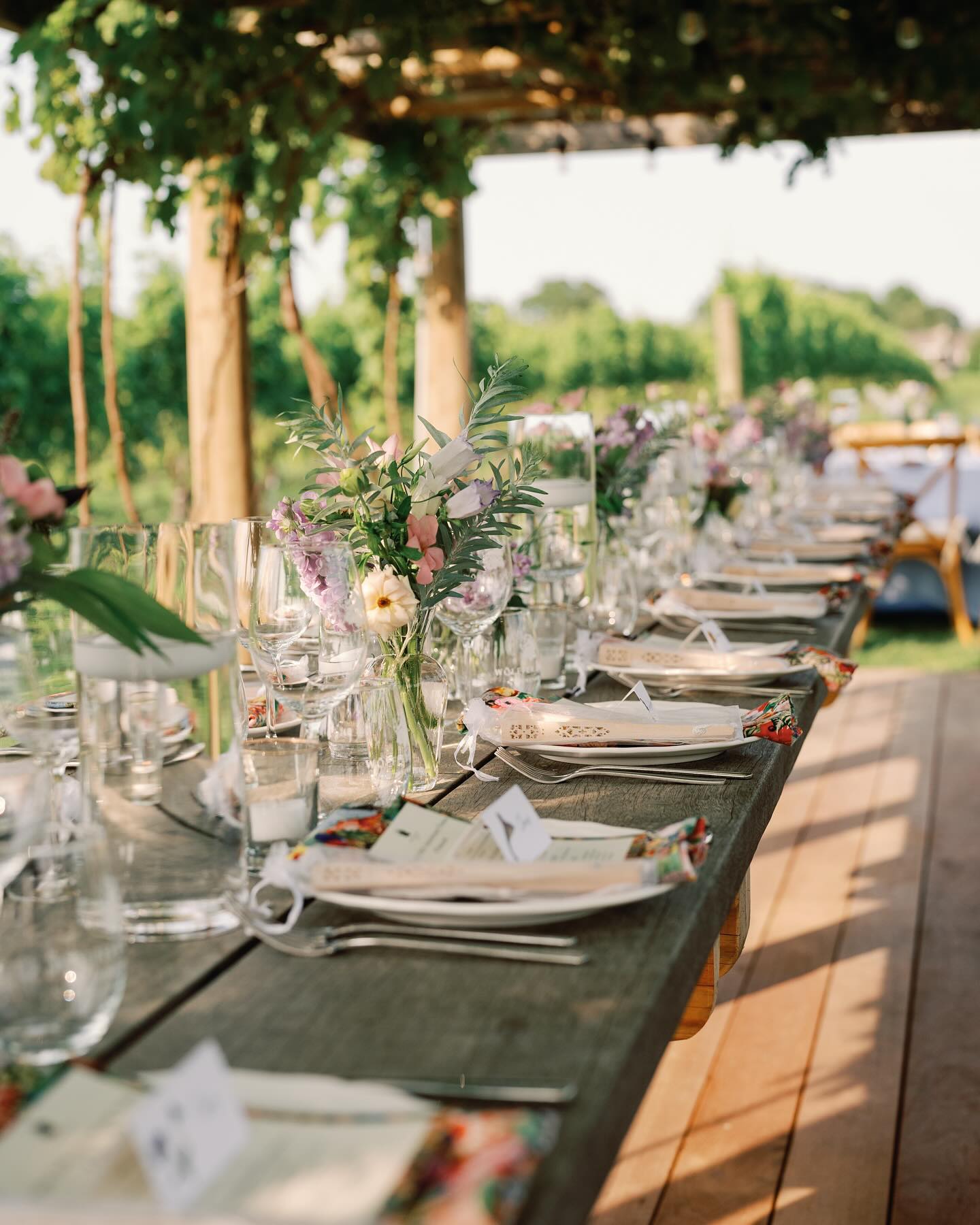 an intimate 50th wedding anniversary in the vines at @wolfferwine 🍇 what an incredible celebration!
@vanessayenphoto
@sagharborflorist
@procrastibakingbyp