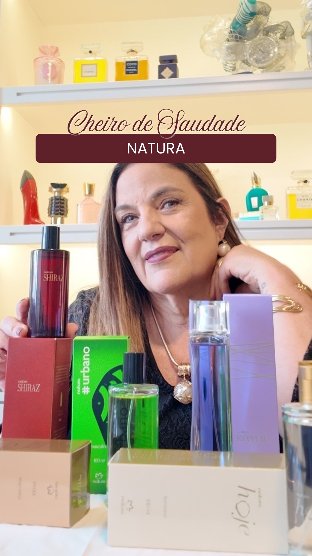 CHEIRO DE SAUDADE
NATURA
💌 A Natura criou o movimento “Cheiro de Saudade” para reviver fragrâncias que marcaram histórias, memórias olfativas que estão presentes até hoje nas lembranças dos brasileiros.
🎁 Recebi aqui este presente maravilhoso para contar para vocês um pouco destes cheiros que marcaram épocas e relações.
🌹 Para mim, SHIRAZ foi o mais icônico, um dos primeiros perfumes de luxo da marca! Amadeirado, especiado e muito sensual, ele traz um bouquet de rosa e jasmim que se une à canela e ao cardamomo, envolto por madeiras como cedro e sândalo.
🍯 REVELAR traz o dulçor do cumaru e da baunilha entrelaçado ao bouquet floral e ao toque aveludado das madeiras.
✨ HOJE vem nas versões feminina e masculina. Para ela, um floral cítrico super elegante, e para ele, um amadeirado aromático que combina a elegância do cedro com o cardamomo e o frescor do limão e da menta.
🌆 URBANO traz o frescor dos cítricos com especiarias que se unem ao toque amadeirado do patchuli, com uma assinatura única e surpreendente.
💬 E você, me conta? Alguns destes sucessos da Natura fizeram parte da sua história?
@naturabroficial
#Perfumaria #NaturaBrasil #CheiroDeSaudade #MemóriasOlfativas #Fragrâncias