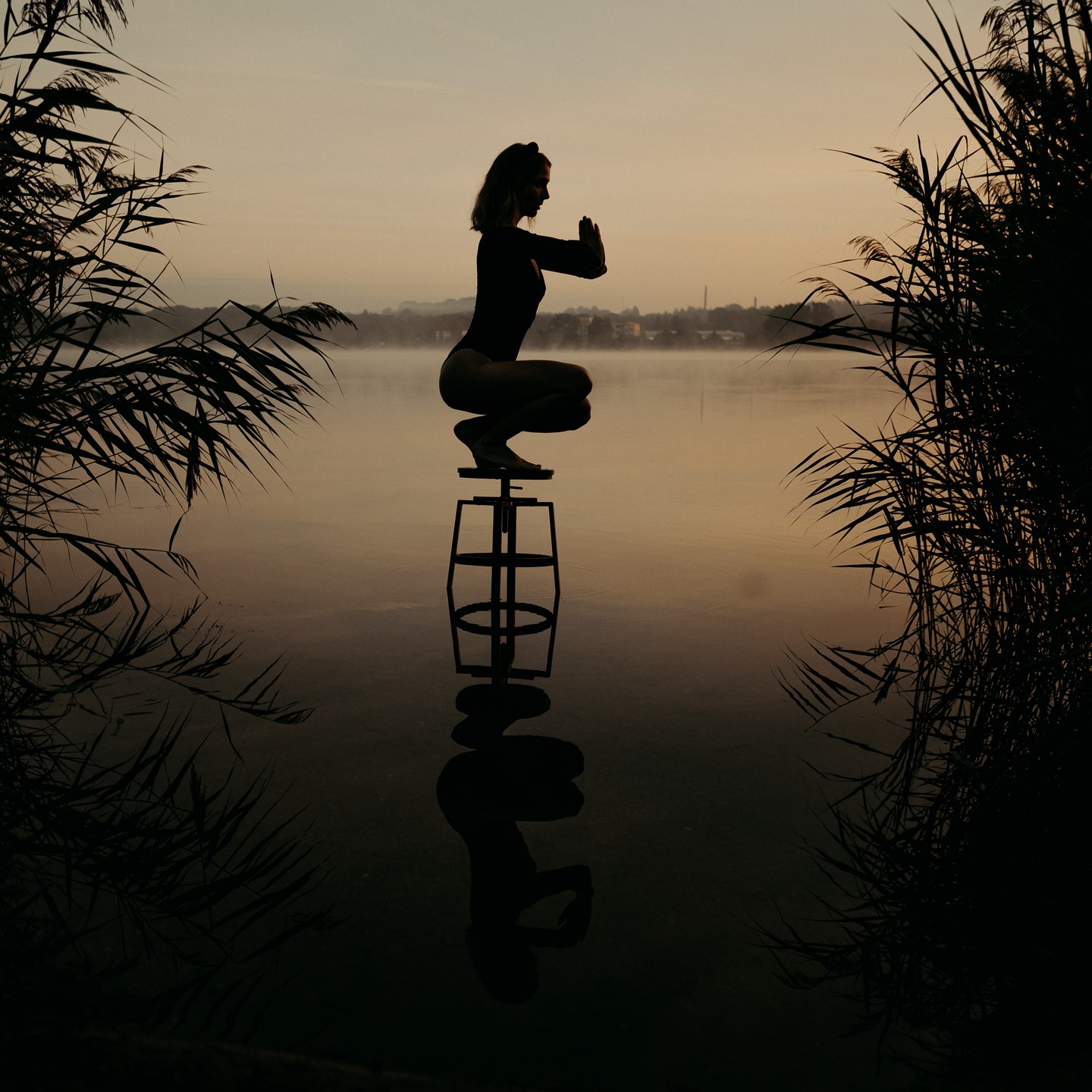 ✨ Ein Fotoshooting – und so viel mehr!
Mit Elena und Tylson habe ich am See bei Morgengrauen nicht nur Fotos gemacht – ich habe ein Erlebnis geschaffen, das sie so schnell nicht vergessen werden. Ein Shooting in solch einer Kulisse ist ein Abenteuer für sich.
Es bringt Paare zusammen, schenkt ihnen Qualitytime und hinterlässt Erinnerungen, die über die Bilder hinausgehen.
Egal ob romantisch, verspielt oder einfach nur echt – solche Shootings erzählen eure ganz eigene Geschichte. 💕
👉 Willst du auch einzigartige Erinnerungen schaffen? Buche dein persönliches Erlebnis-Shooting jetzt!
#CoupleShooting #RomantischeMomente #ErlebnisFotoshooting #BlueberryPhoto #FotoloftZittau #NaturRomantik