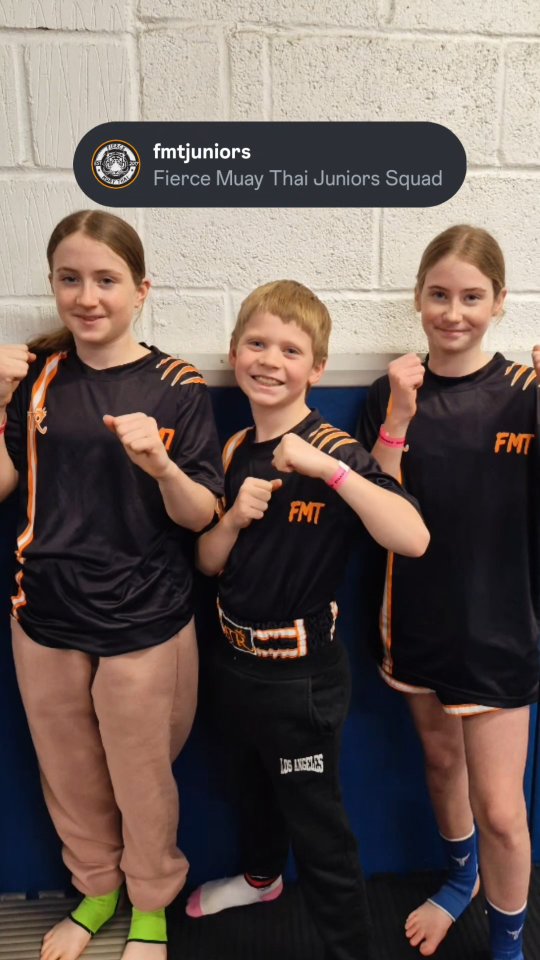 A few troops from @fmtjuniors out for @lumpinifightacademy today. Always good to get some extra rounds in before their upcoming fights on @21cfightchampionship in a couple of weeks
Thanks to John and team for hosting🙏🏻
Big thanks to our amazing sponsors @muaythairoyalty @highscorearcades @event_squared
#thaiboxing #muaythailife #muaythaikids #muaythaifighter #FierceFamily