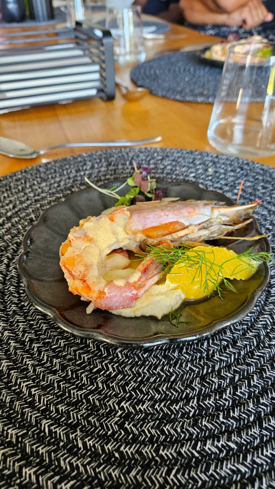 Just a private chef who is in love with what I get to call my job….
A private chef is an incredibly personal experience. I love collaborating with my clients to ensure their experience is tailored to their needs. It is an experience, sit back and indulge in delicious food while creating memories.
Prawns poached in butter served on a lemonade and cauliflower puree with an orange fennel salad. A dish served recently in Seaton Estate for a special birthday lunch.
#privatechefballito