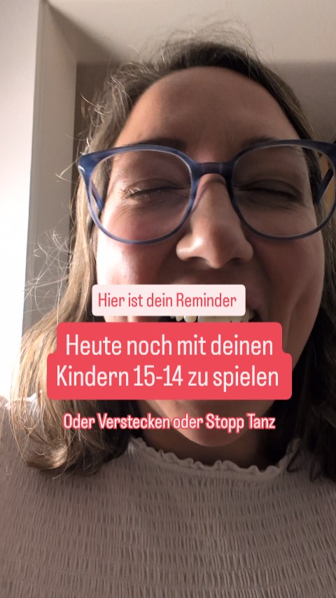 Spass zusammen haben, verändert die Atmosphäre in deinem Zuhause almost immediately.
15-14 ist ein Versteckspiel bei dem du in der ersten Runde von 15, in der zweiten von 14, usw. nach unten zählst. Die anderen verstecken sich. Nach dem zählen darfst du dich nur 3 Schritte bewegen, suchen und wenn du niemanden findest weiter zählen. Während du zählst, müssen dich alle antippen und sich dann schnell wieder verstecken. I love it.. verstecken, Stopp Tanz macht auch viel Spass.
Wann hast du das letzte Mal mit deinen Kindern gespielt? Kanntest du 15-14 schon?
#aufaugenhöhemitkindern #elternsein #spaßhaben #familienleben