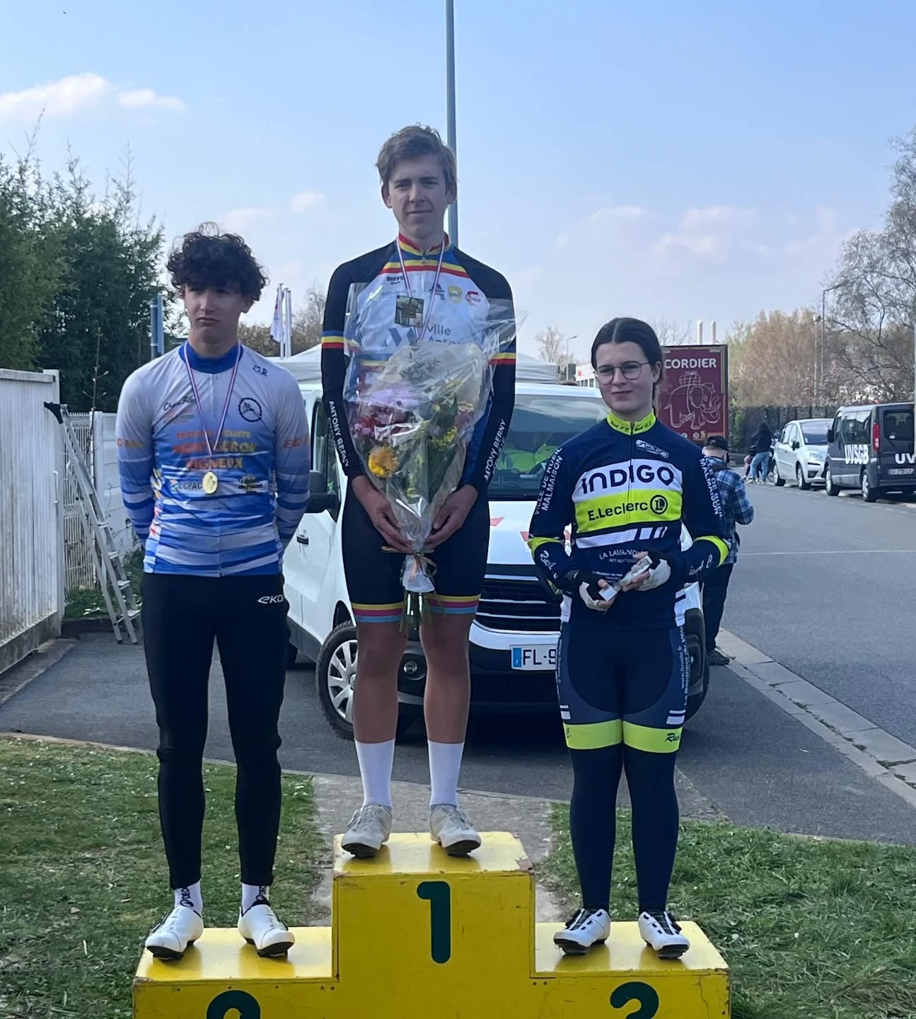 #ABCu17 🟦🟨🟥
Thomas Daversin vainqueur à Villebon sur Yvette 😃