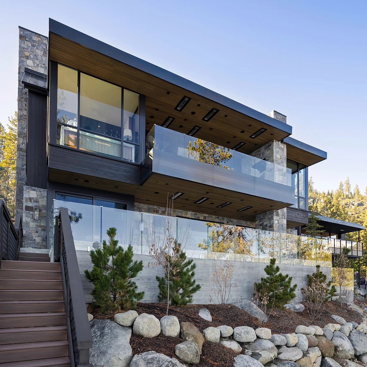 We promised some more pictures of one of our beautiful projects in Crystal Bay, NV...
Happy Thursday! 🙌
📸: @bradscottvisuals
.
.
.
#generalcontractor #laketahoe #lakefronthomes #laketahoeconstruction #sierracon