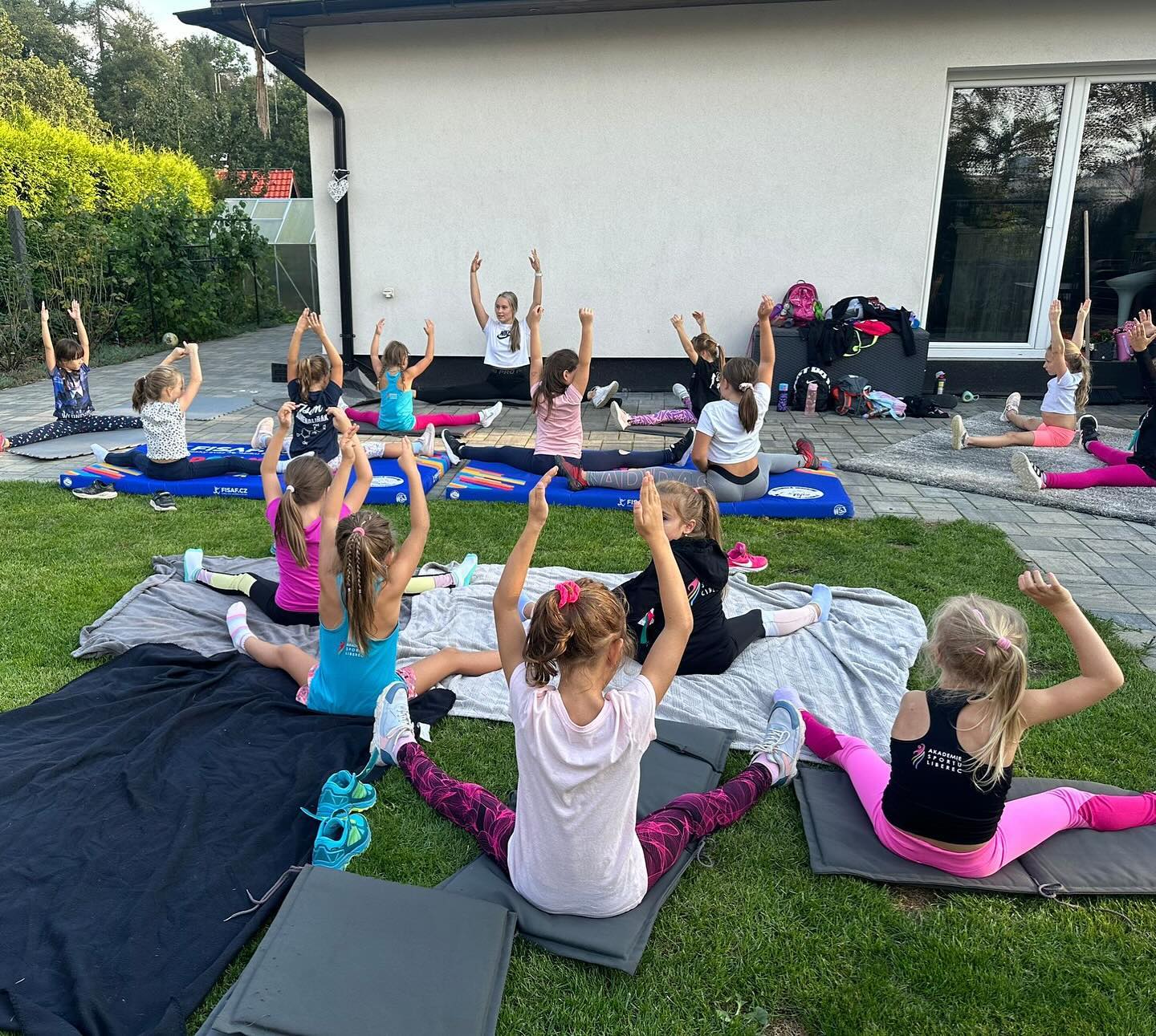 Trénujeme i venku 🏃🏼♀️➡️☀️🤸🏼♀️#akademiesportuliberec