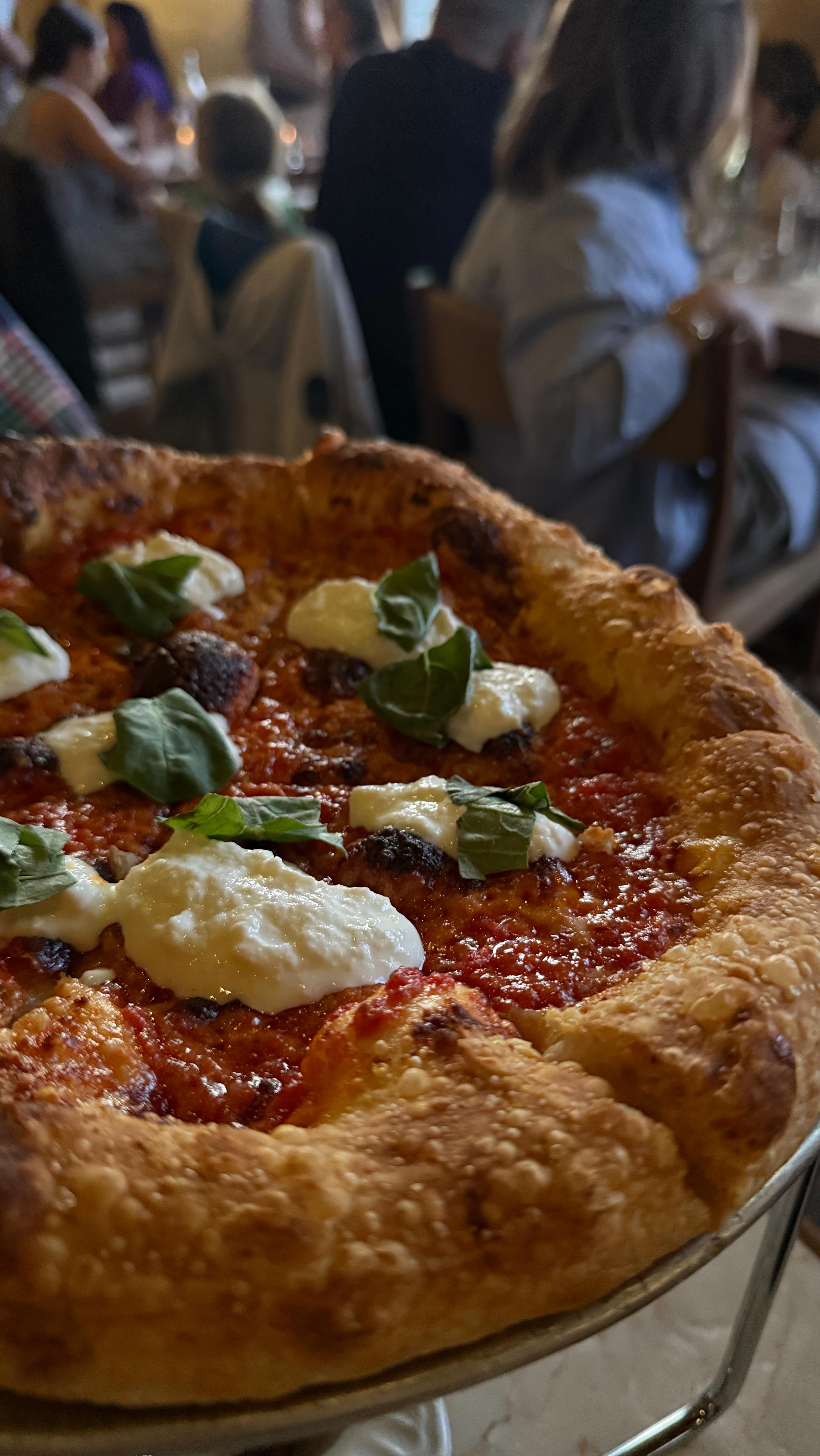 Checked out Beethoven Market in Venice and I loved it 🥰 What a cute spot 🤗 Still thinking about that Green Bean Salad 🙌🏼