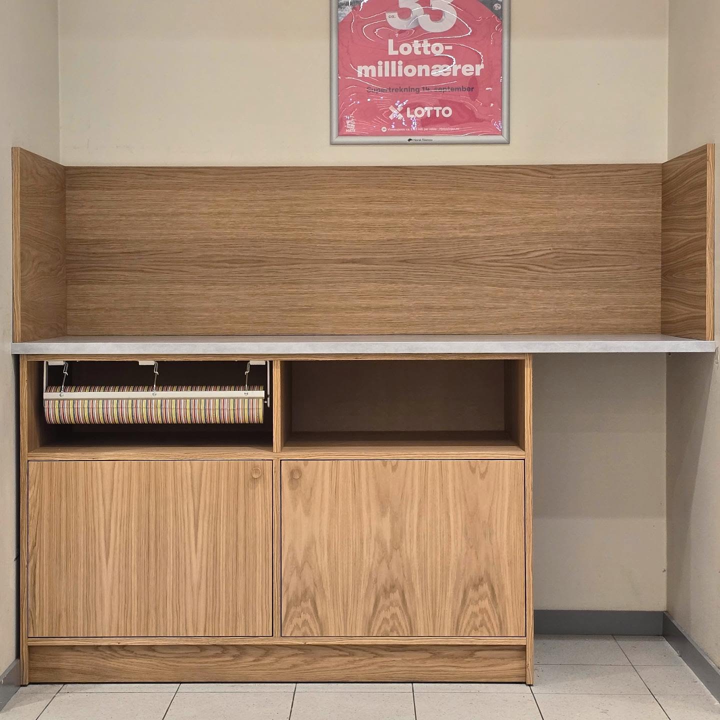 .
Pakkedisk til @coop_norge i eikefiner med laminat benkeplate😊
.
.
.
#woodwork #furniture #cabinets #beslagdesign #oak