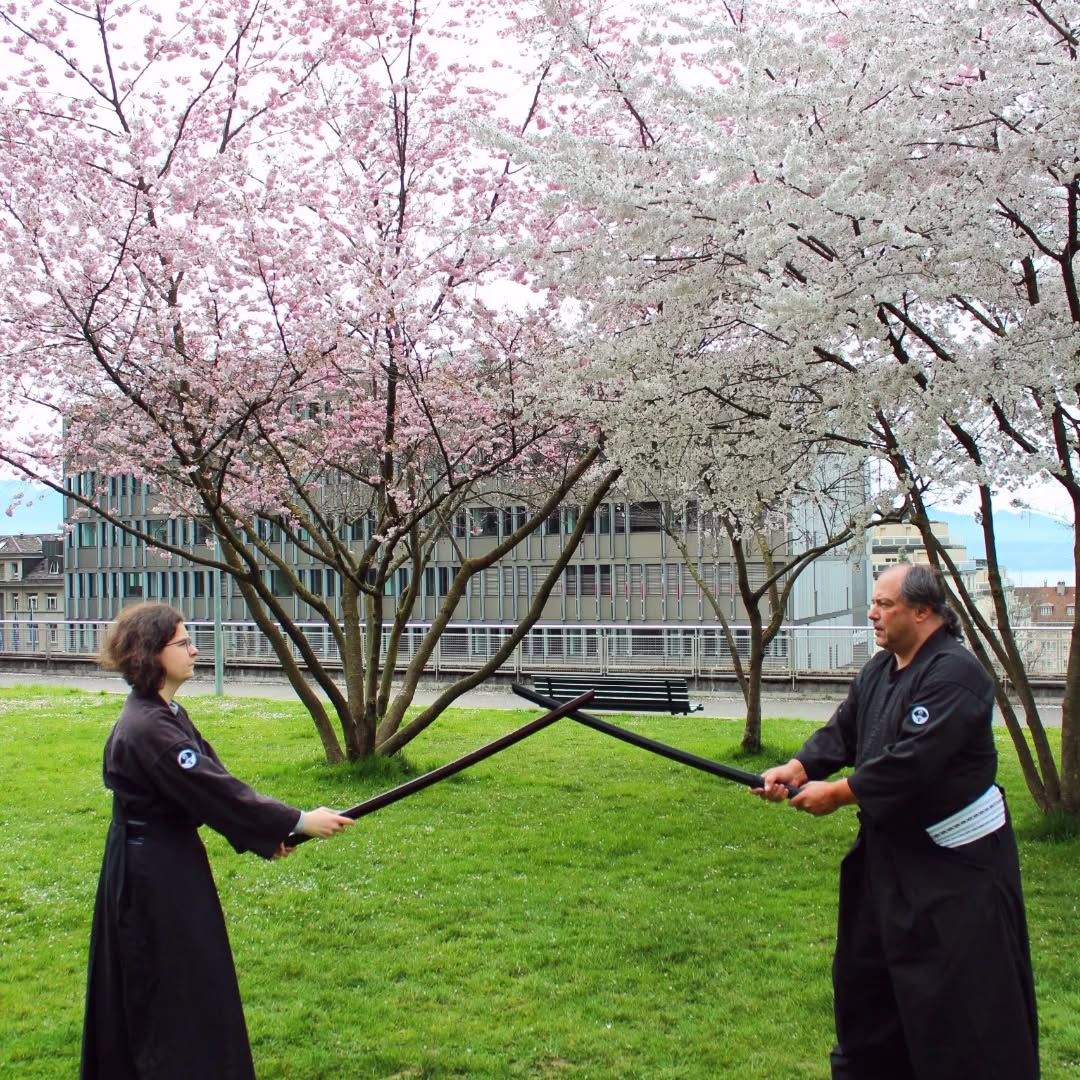 Le Dōjō Jouen de la Wa Rei Ryū vous invite à venir découvrir le Kenjutsu et le Battōjutsu, les deux arts martiaux traditionnels japonais le plus étroitement liés à l'épee nippone dans toutes ses formes.
Nos cours ont lieu
les mardis: Salle de sport du Gymnase de la Cité, Rue Pierre-Viret 2, 1003 Lausanne (20h15-22h15)
https://maps.app.goo.gl/yppJXfCC1gmT9icZ6
les vendredis: Salle de sport du Gymnase du Bugnon (Ours), Rue du Bugnon 5, 1005 Lausanne (20h00-22h00)
https://maps.app.goo.gl/YqsYqGVPzuRG4zYU7
les dimanches: Signal de Sauvabelin, Rte du Signal 46, 1018 Lausanne (10h00-12h00)
https://maps.app.goo.gl/oEyPyfoBHkSvpfUF8
Pour plus d'informations n'hésitez pas à nous contacter directement!
#jouen #wareiryu #lausanne #kenjutsu #battojutsu
Photo by @robb_kinginthenorth