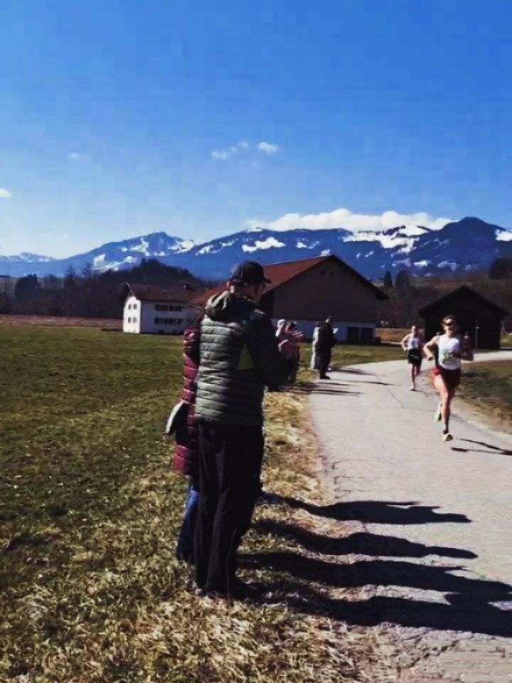 KW 12 ✨
It shows, the baseline keeps rising.🙆🏽♀️
Wrapped up the week with another local run, 10k this week. Controlled and comfortable, with a small surge in the last km.
Next week done, on my way back. Mind and soul are fully in, ready to push, but the body’s still playing catch-up with recovery and handling load. Hard to put into words, as I don't know - that’s probably the most frustrating part.😬🤞🏻
At the same time, there’s a calm underneath it all through many experiences.😌😅
I know where this is going, and I trust the process. Und liebs einfach 🥹❤️🔥