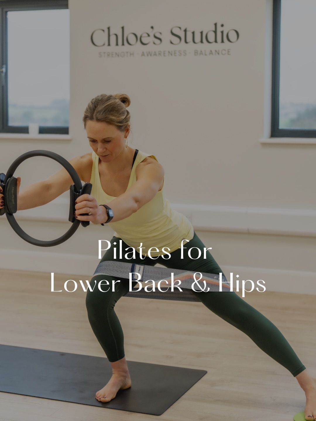 Tight hips, achy lower back?
So many of us carry tension through the hips — from sitting, training, rushing through life- and it often shows up as discomfort in the lower back.
And if your glutes aren’t firing properly, your hips tighten even more… leaving your lower back to pick up the extra work.
This gentle Pilates flow is one I come back to again and again to release tension, wake up the glutes and support the spine 🤍
Try this:
1. Figure 4 glute stretch
2. Side-lying clam shells
3. Pelvic tilts
4. Hip rolls
5. Supine spine stretch
Move slowly and breathe deeply as you go.
Come back to this whenever your body feels tight, stiff or out of balance ✨
Save for later 🤍
Wearing @wearebam 💙
#pilates #gluteactivation #lowerbackpain #tighthips #corestrength