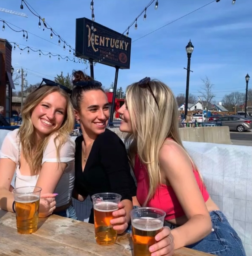 Hello sunshine! ☀️
If you aren’t enjoying a beer on the patio with us this evening, wyd? 🍻
$4.75 ice cold draft every day
$16 draft, fries, & pound of wings
#patioszn