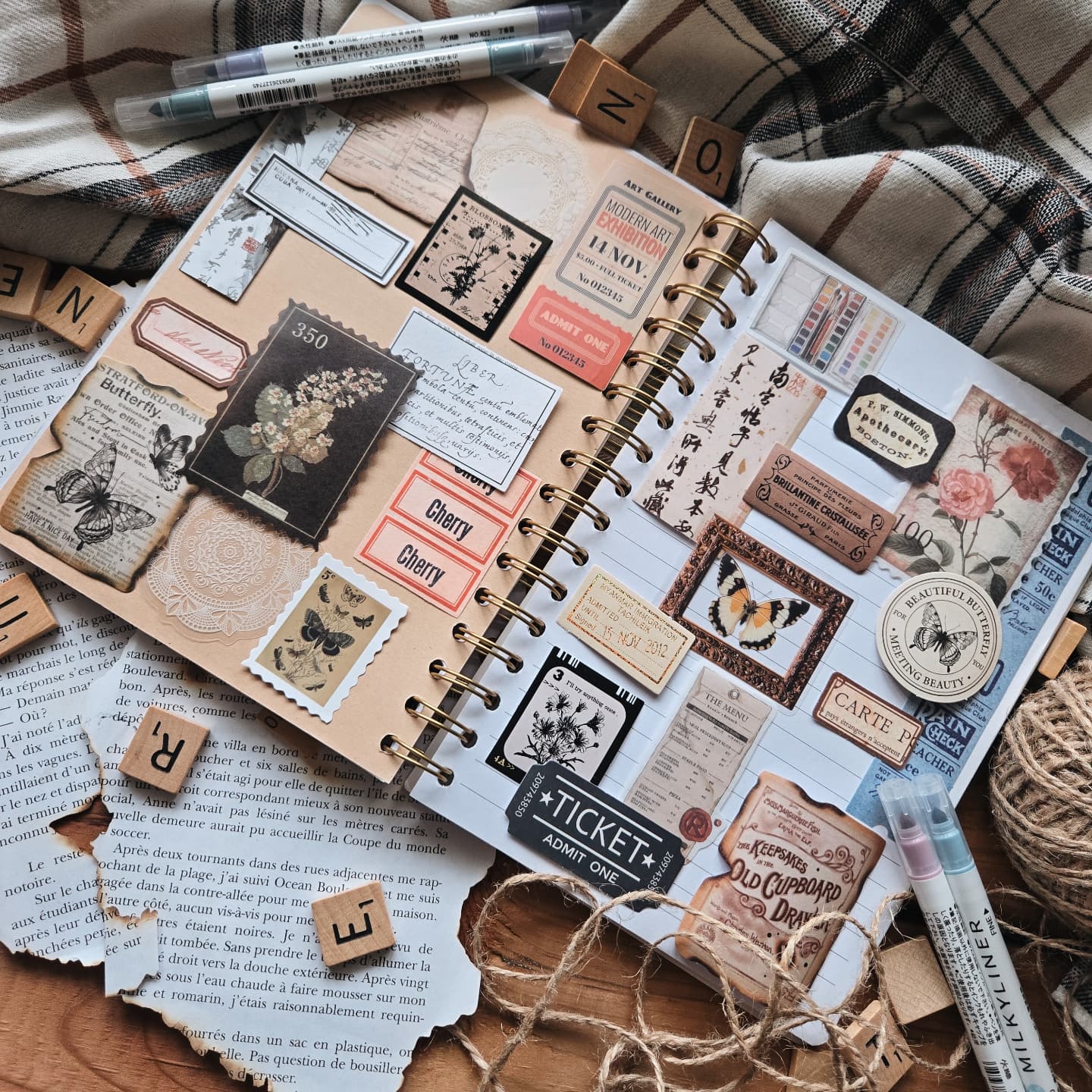 FR|✨ Nouveauté en boutique! ✨
Je suis super excitée de vous présenter les nouveaux paquets de 50 autocollants parfaits pour le journaling, le scrapbooking ou juste pour décorer tout ce que vous aimez 💌🪄
🎨 Chaque ensemble est 100 % unique — 50 autocollants différents par thème, avec des tailles, formes et matériaux variés (papier, plastique, vinyle).
Et 4 univers sont disponibles :
🌸 Fleur
🌿 Plante
🌌 Galaxie
📜 Vintage
👉 Dispo dès maintenant sur la boutique!
Quel thème vous inspire le plus? 💭
_____
EN| ✨ New in the shop! ✨
I’m so excited to introduce my new packs of 50 stickers, perfect for journaling, scrapbooking, or decorating anything you love 💌🪄
🎨 Each pack is 100% unique — 50 different stickers per theme, with a mix of sizes, shapes, and materials (paper, plastic, vinyl).
Choose from 4 dreamy themes:
🌸 Flower
🌿 Plant
🌌 Galaxy
📜 Vintage
👉 Available now in the shop!
Which theme speaks to you most? 💭
