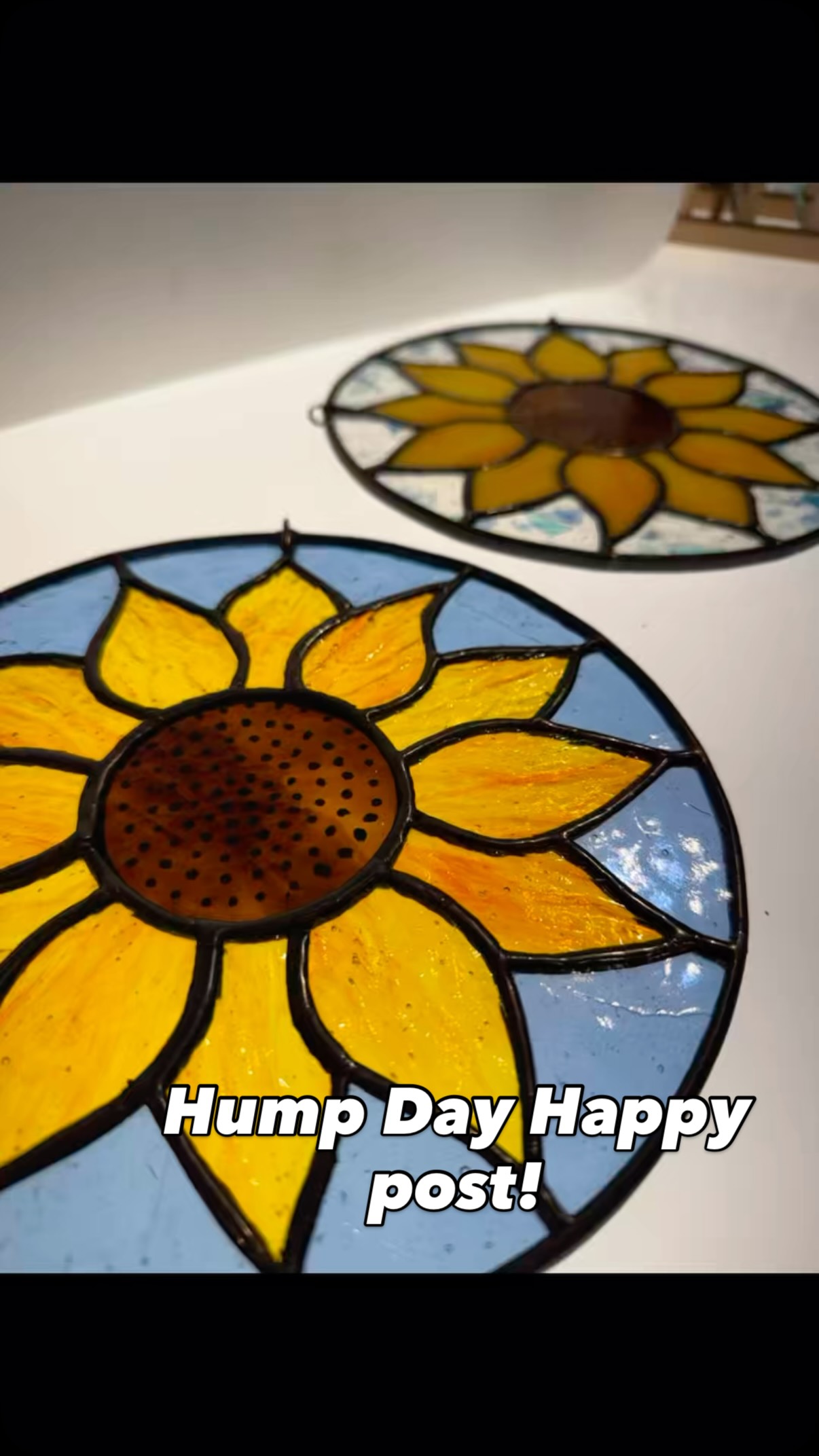 Happy hump-day folks! It’s Wednesday, so you’re half way through the week and it’s now just a straight run to the weekend, so keep it up! You’ve got this…….
But just in case you need a little extra pick me up, here are my large sunflower hangings, perfect to inject some spring/summer vibes into your day & when the weather is blowing a hoolie and there are flood warnings again!
#stainedglass #lakedistrict #Sunflowers #GlassArt #cumbria
@edenvalleyartisticnetwork @thehappyherdwick @gatherennerdale @the_makers_mill @make_it_at_market @rheged_centre