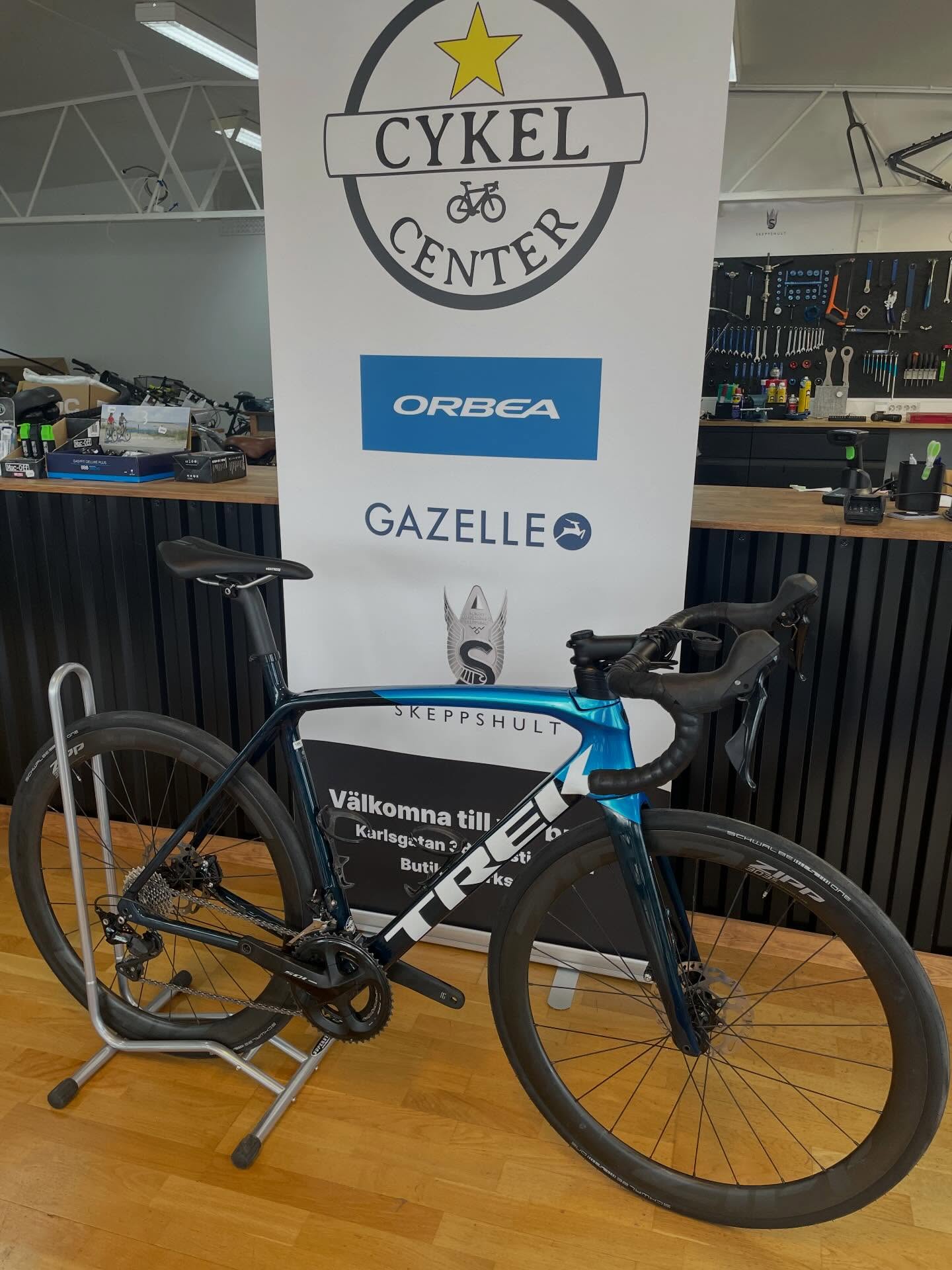 Trek Emonda SL 5, för Vätternrundan 🚴
Säljer en nyservad Trek Emonda SL 5
-nya däck
-ny kedja och kassett (Ultegra)
Bara att hoppa på och träna inför Vätternrundan 😊
Välkomna in för provcykling!
”Just det” 💰18000:- så är den din 👏